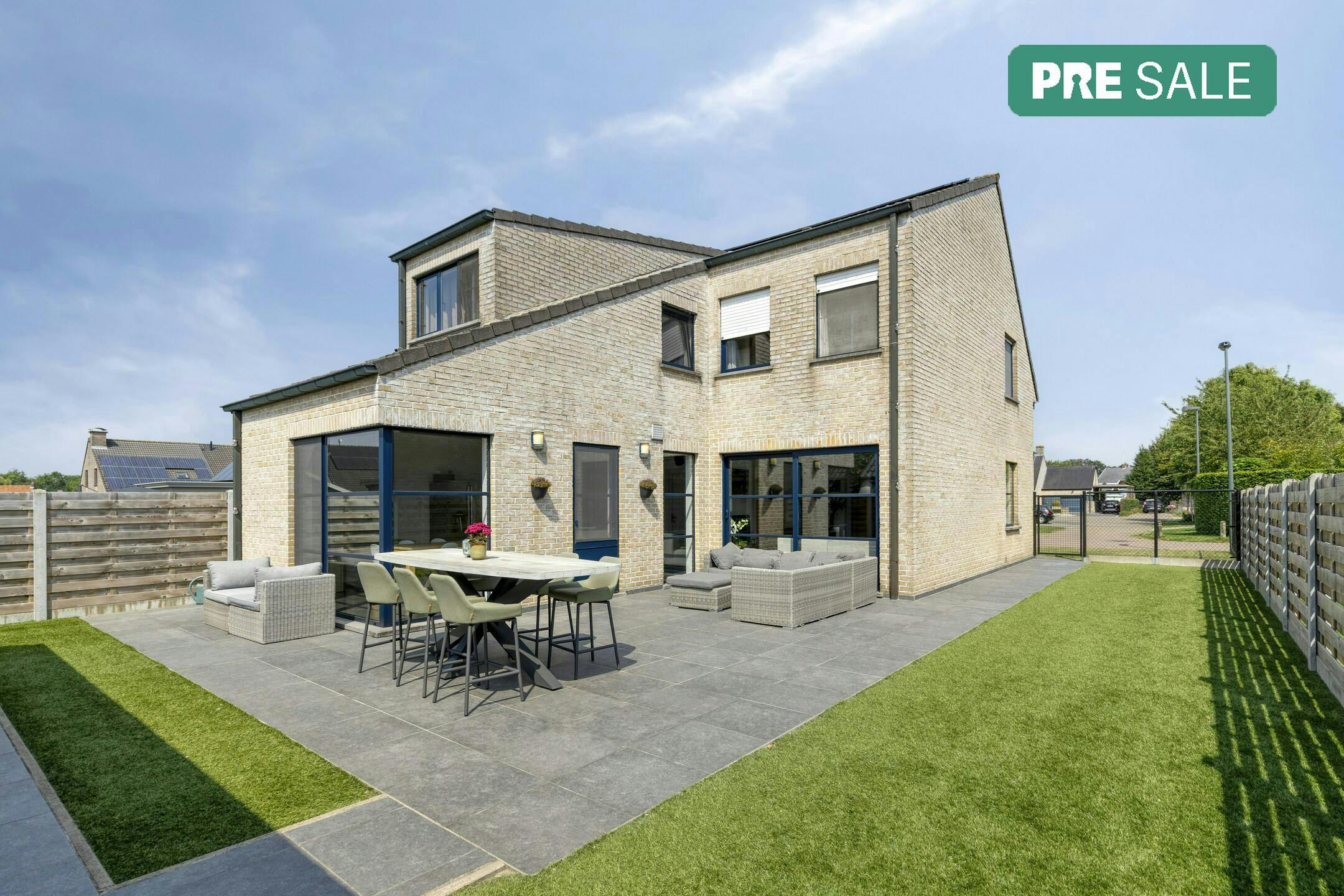 Instapklaar en energiezuinig wonen in het hart van Aalter! foto {{pictureIndex}}
