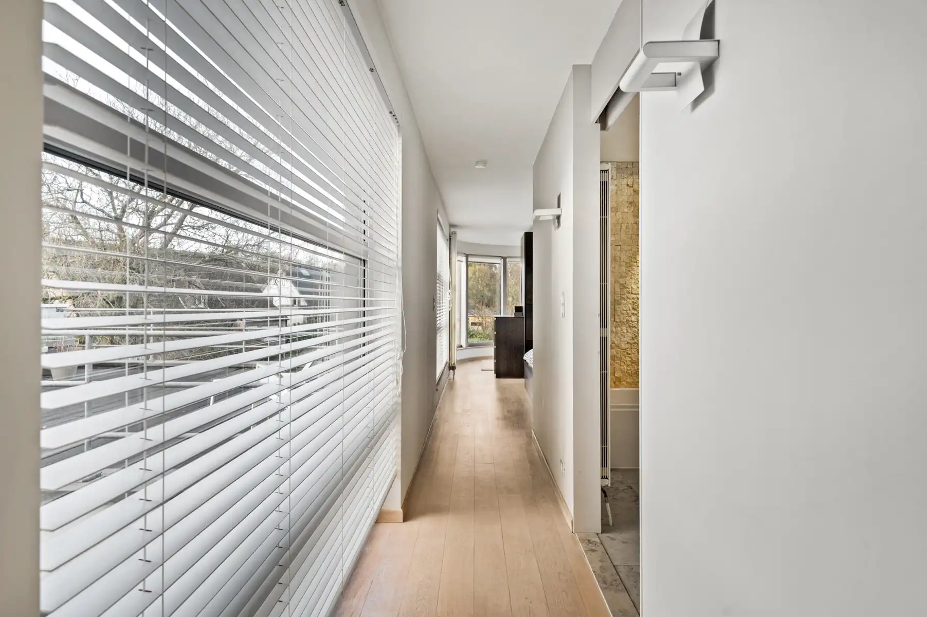 Moderne villa in een doodlopende straat vlakbij het centrum foto 15