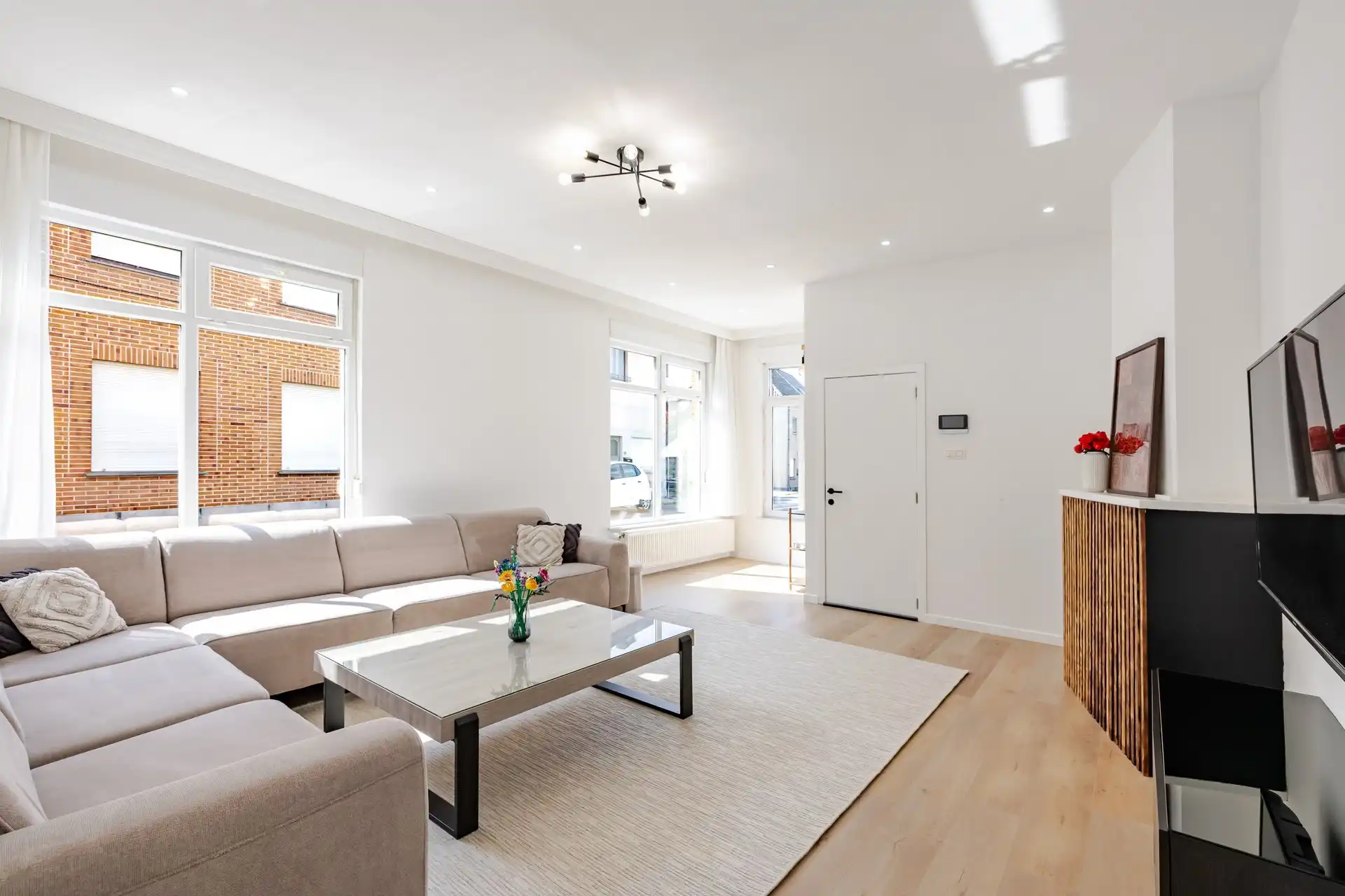Top gerenoveerde woning met 3 slks op gunstige ligging foto 5