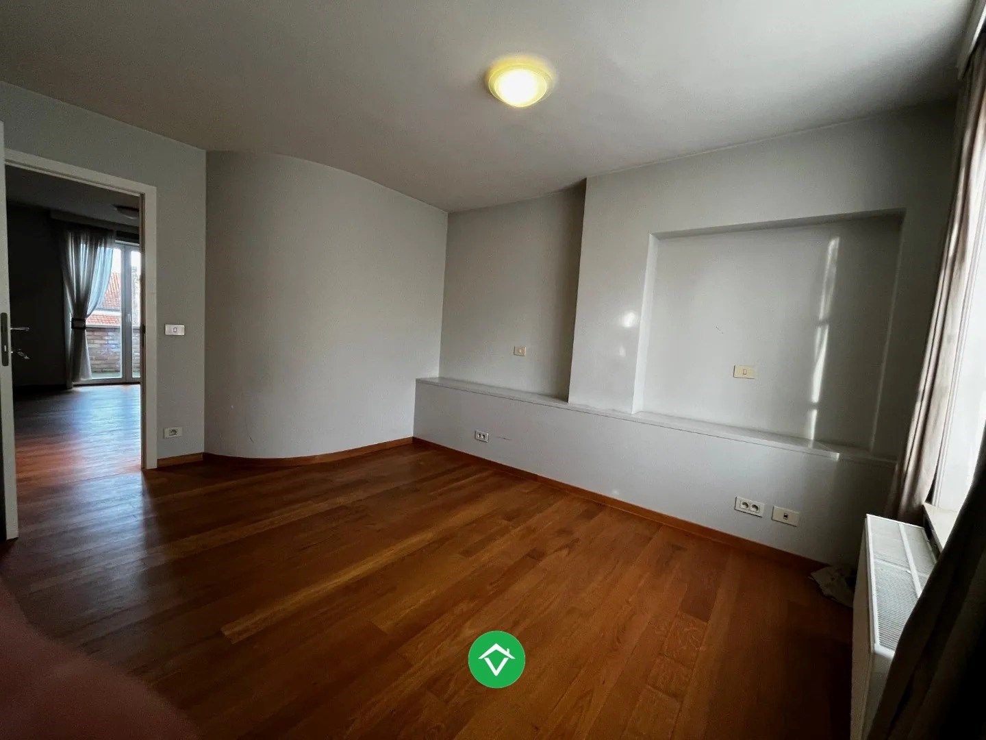 Tof en welgelegen duplex-appartement met boventerras, open zicht op OLV-kerk foto 21