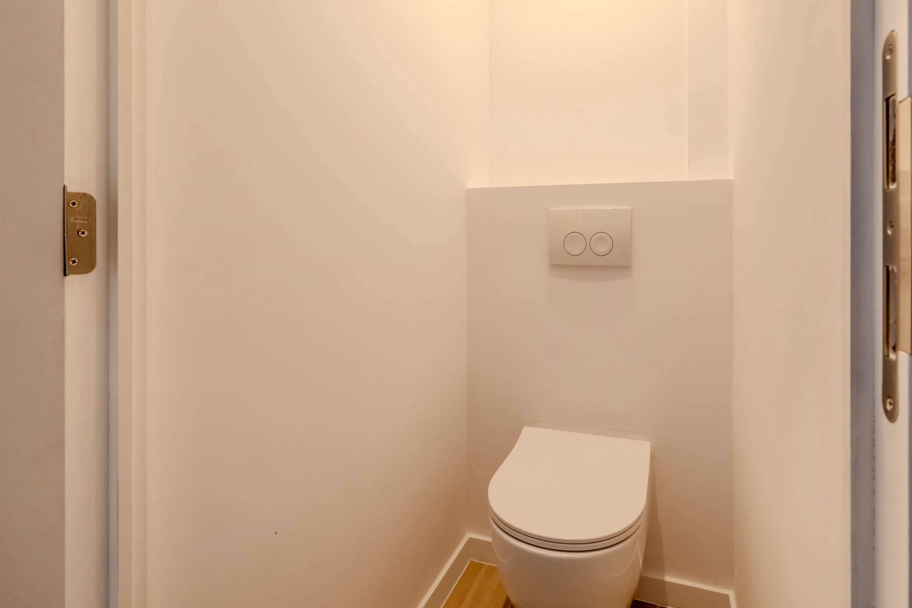 Gerenoveerde woning met 3 slpk, tuin en parking foto 16
