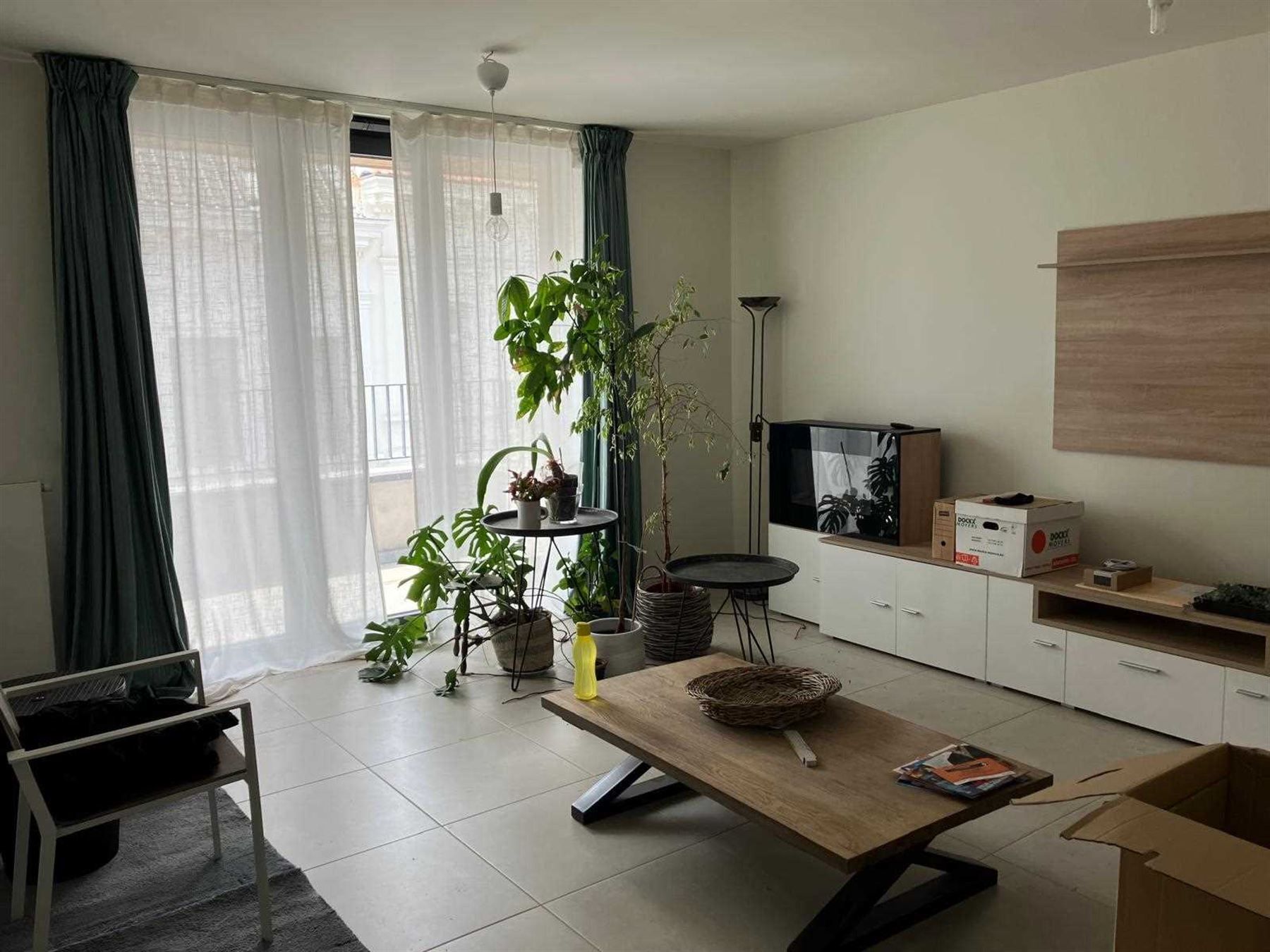 Appartement met autostaanplaats en 2 slaapkamers! foto 2