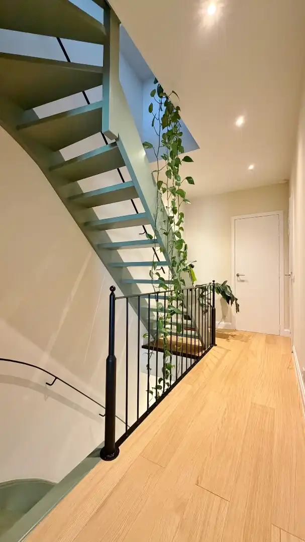 Volledig vernieuwde en energiezuinige stadswoning met 2 terrassen in de stadskern. foto 12
