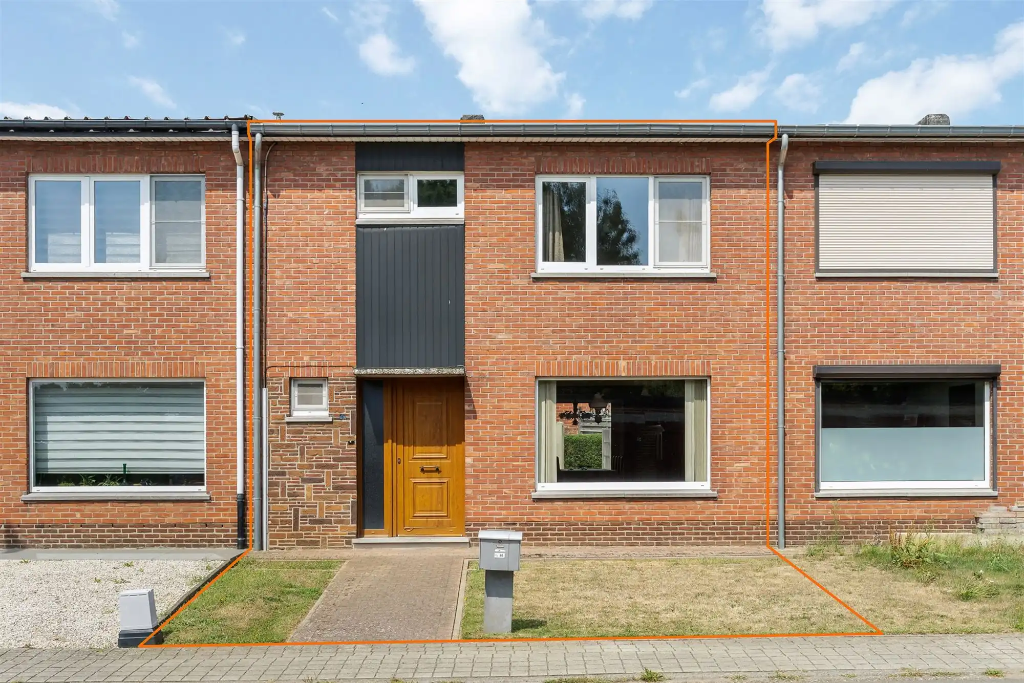 Hoofdfoto van de publicatie: PERFECT ONDERHOUDEN WONING MET ACHTERINRIT NAAR TUIN IN BERINGEN CENTRUM