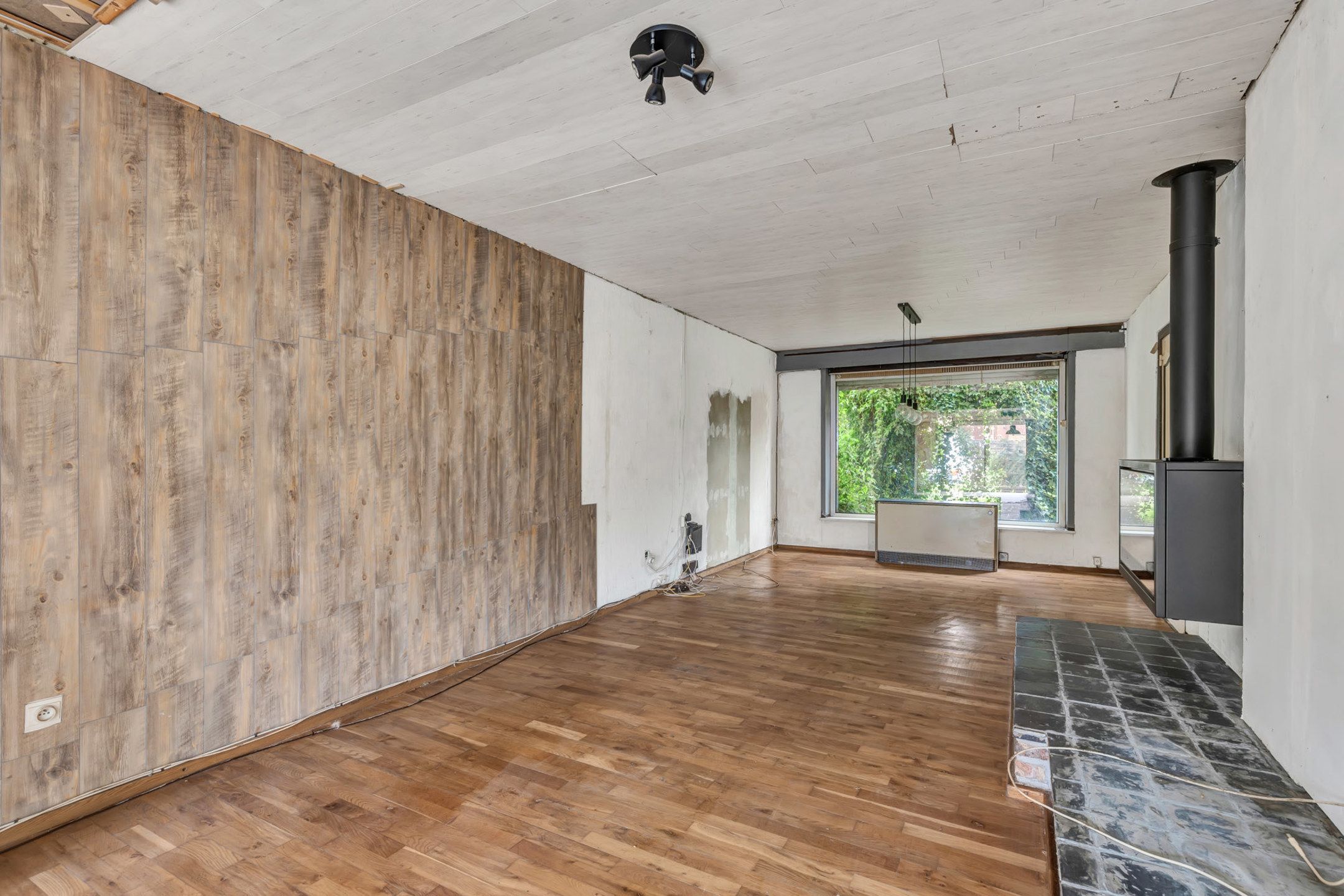 Renovatiewoning met vernieuwd dak en ramen in Lochristi foto 5