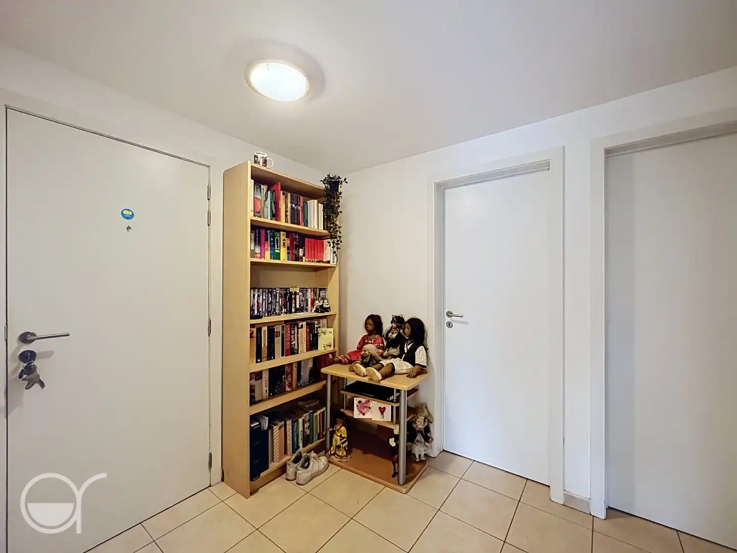 Twee slaapkamerappartement dichtbij de Brugse Poort met parkeerplaats. foto 2