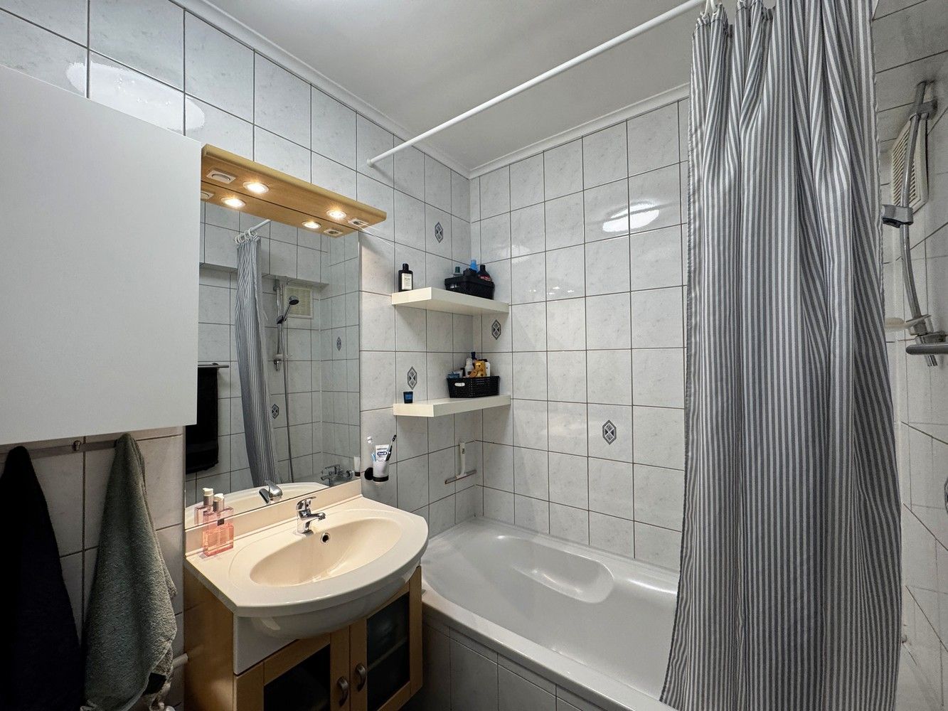 Ruim en instapklaar appartement met zonnige troeven in Houthalen-Helchteren foto 11