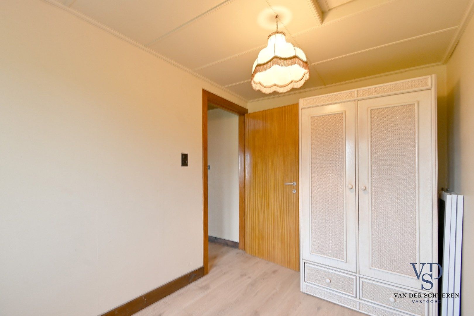 Te renoveren woning met uniek uitzicht op de omliggende akkers foto 18