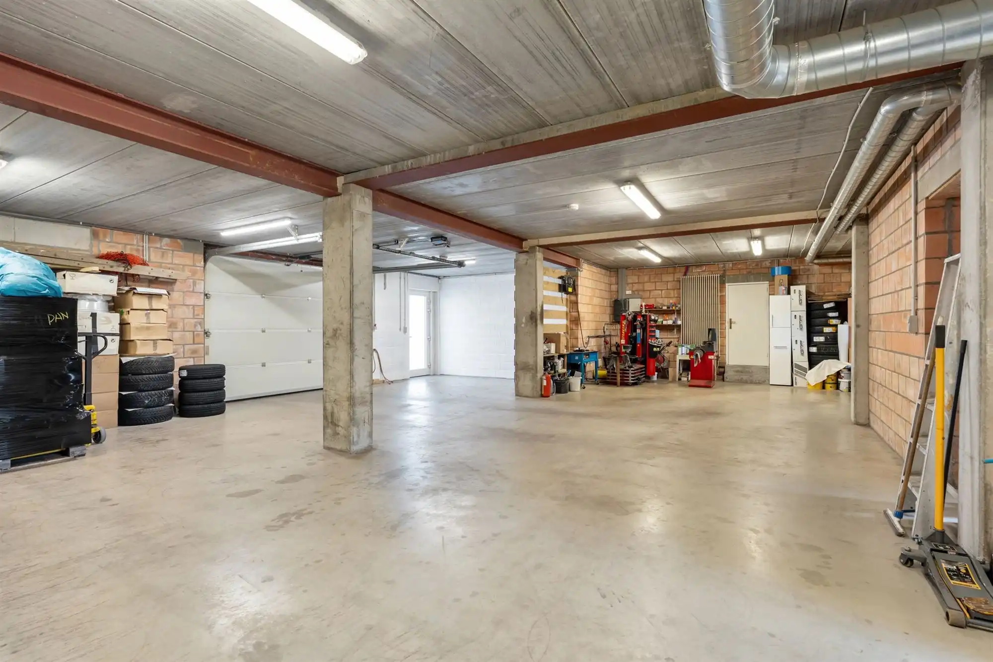 Ruime gezinswoning met garage/werkplaats op een perceel van 8a 97ca te Maaseik foto 31