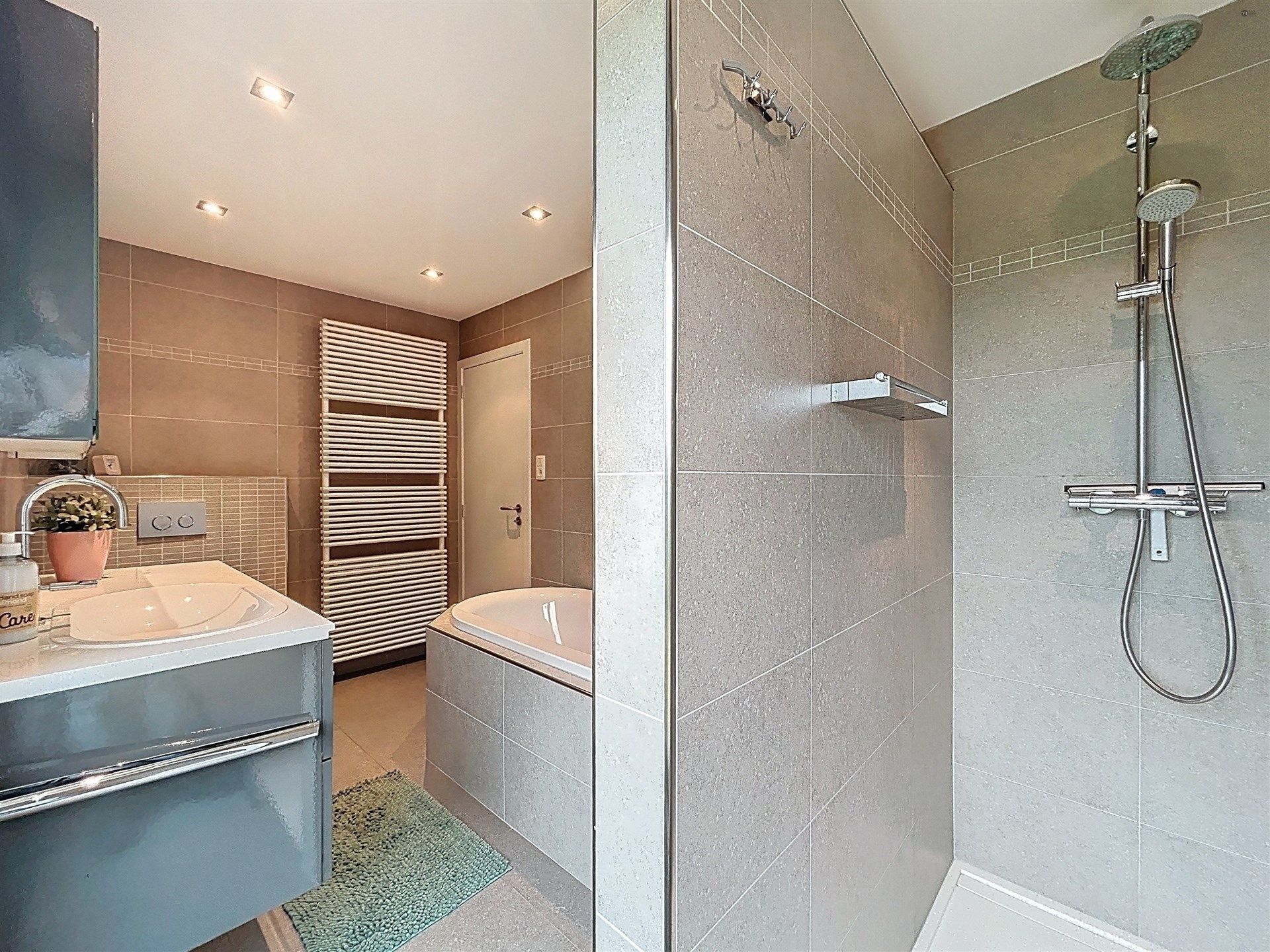 Prachtige villa met 5 slaapkamers, garage en verwarmd zwembad op perceel van 5864 m². foto 16