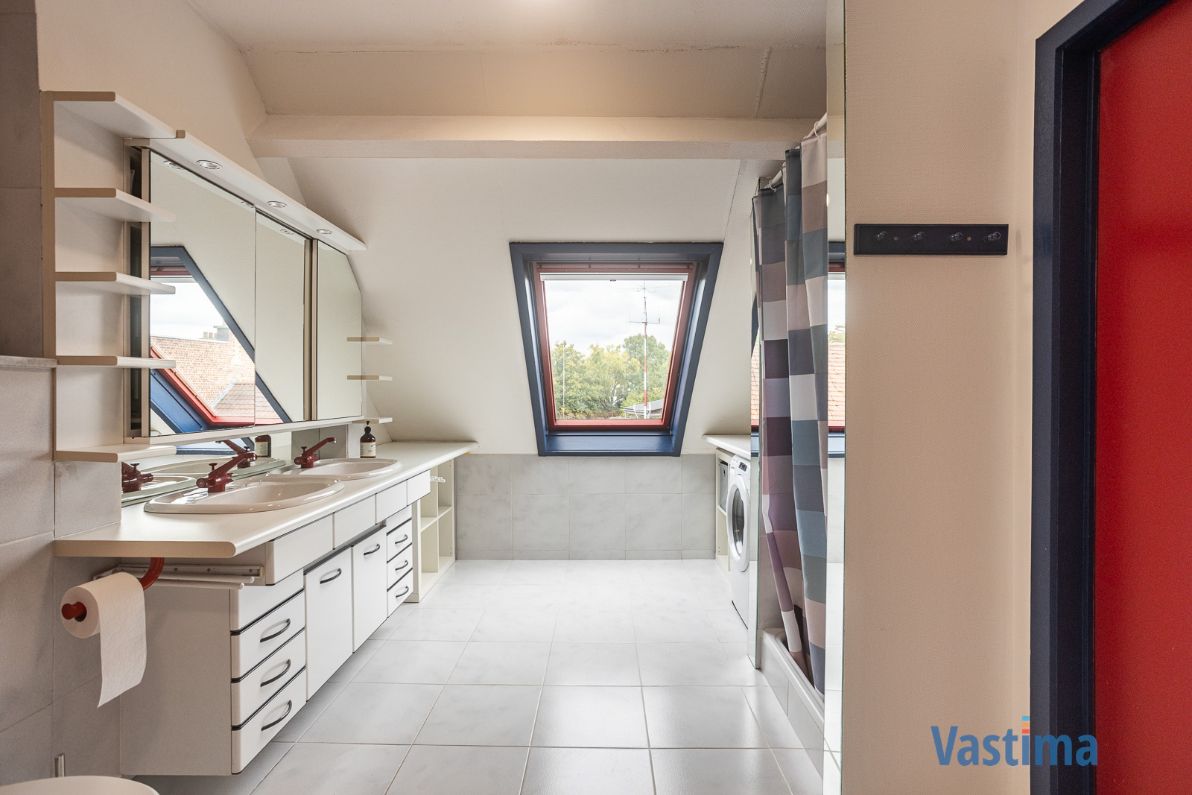 Instapklare architectenwoning met 4 slaapkamers, tuin en garage nabij centrum Erembodegem foto 18