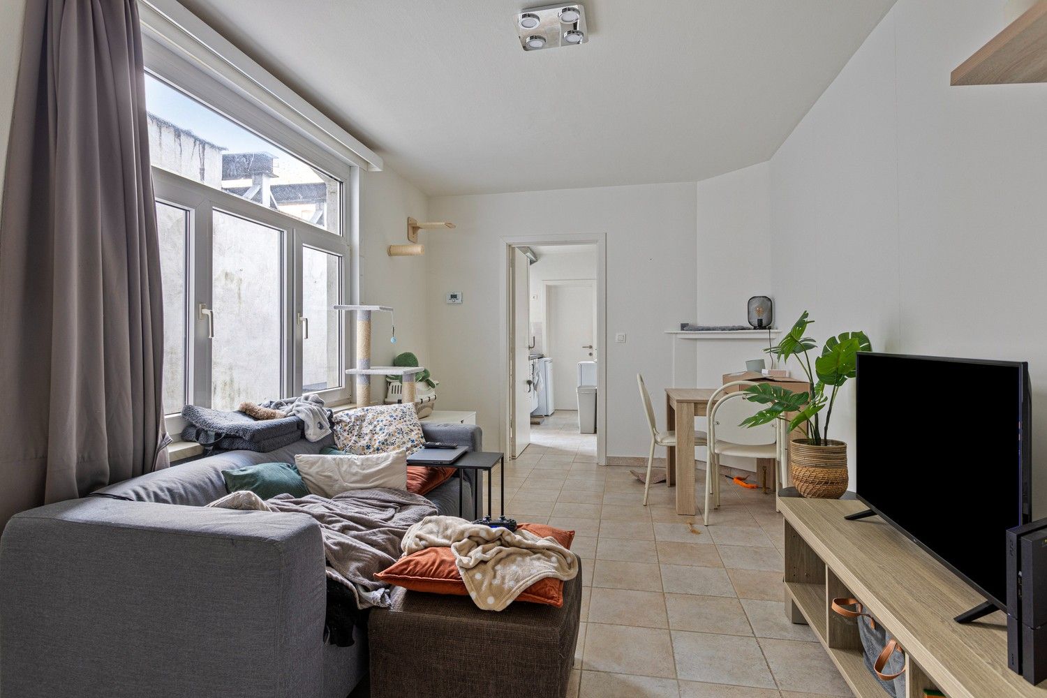 Appartementsgebouw met 1 commerciële ruimte, 4 één slaapkamer appartementen en 3 studio's op wandelafstand van Sint-Pietersstation foto 20