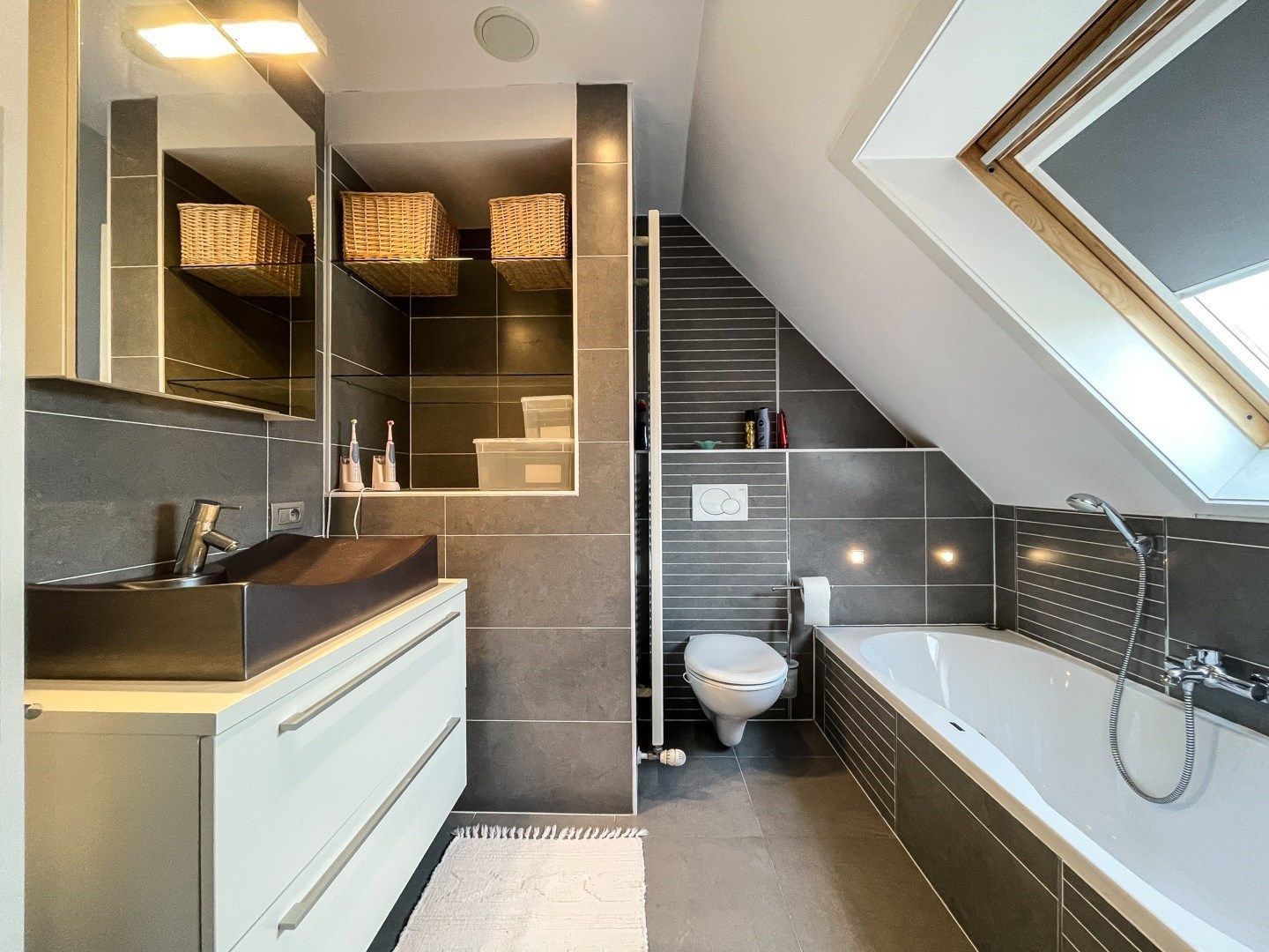 Gemeubeld duplex dakapp. met circa 16 m² terras gelegen in de P. Parmentierlaan op wandelafstand van het Rubensplein en de Zeedijk. foto 18