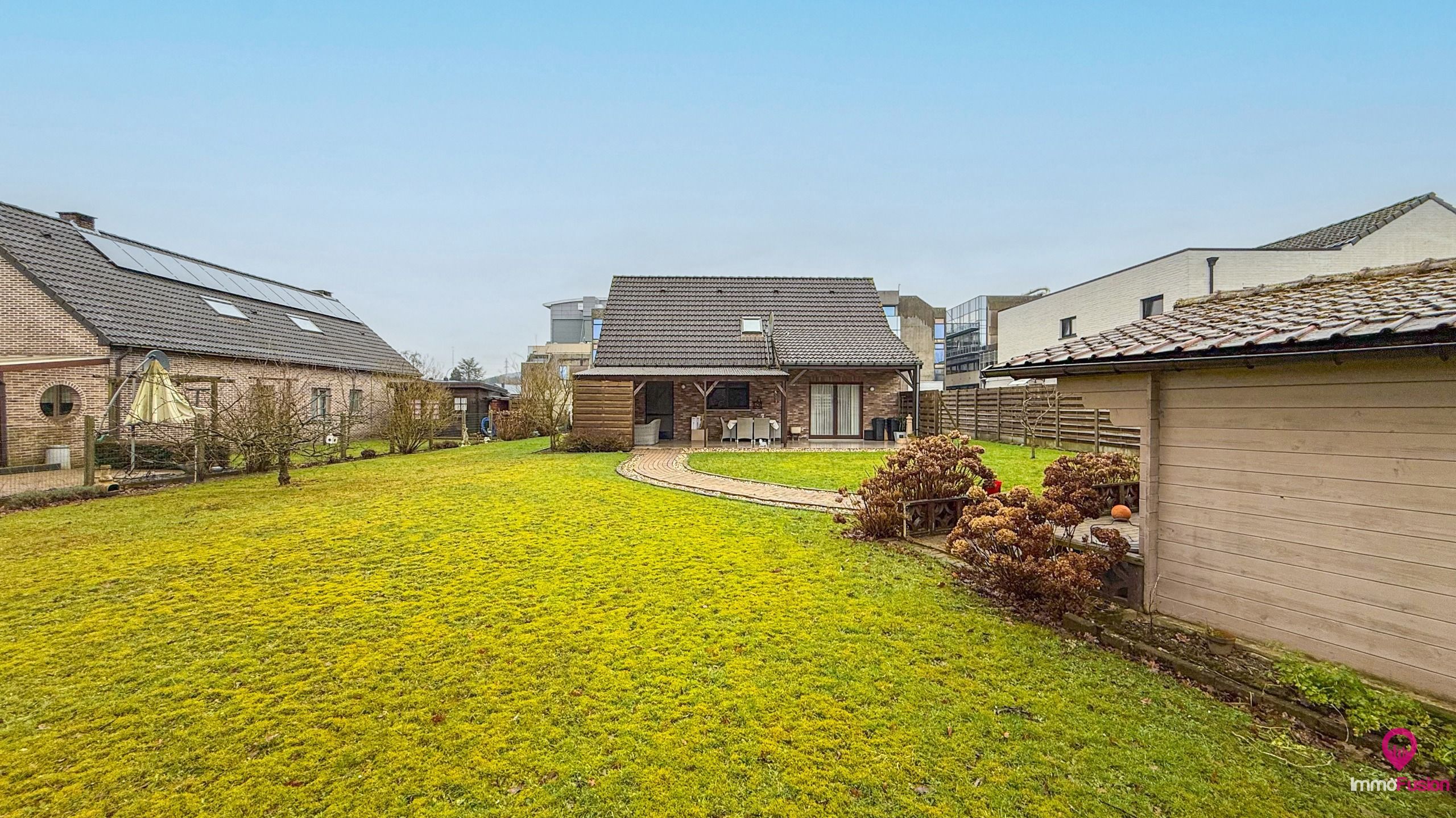 Gezellige woning met 3 slaapkamers en prachtige tuin! foto 39