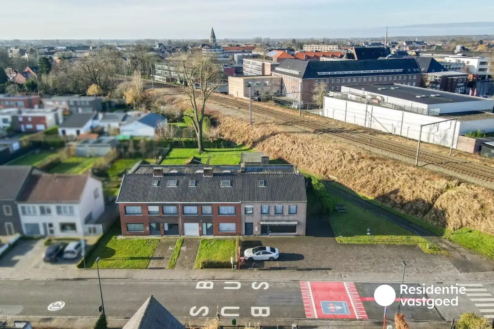 Veelzijdige eigendom in het hart van Torhout! foto 2