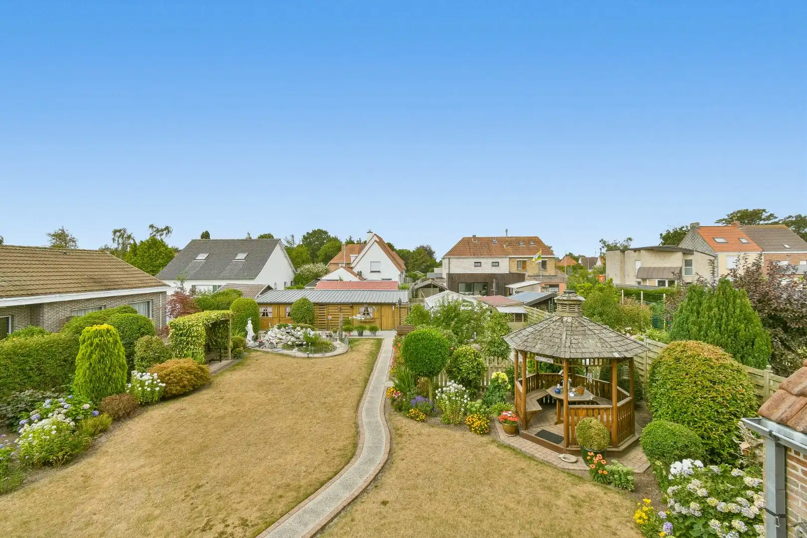 Alleenstaande villa op ruim perceel van 854 m2 in rustige woonwijk te Gistel foto 23