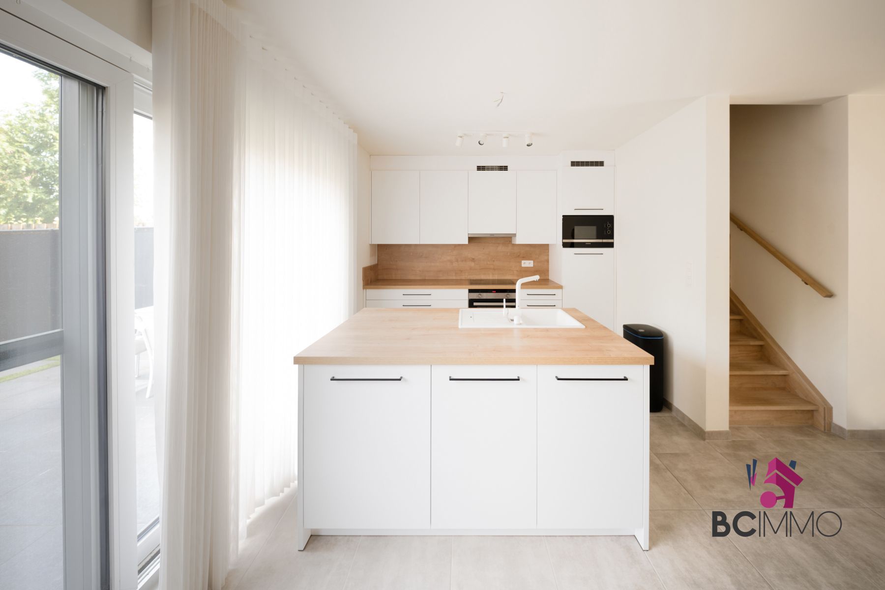 Ruime gezinswoning met 5 slaapkamers en een mooie tuin foto 6