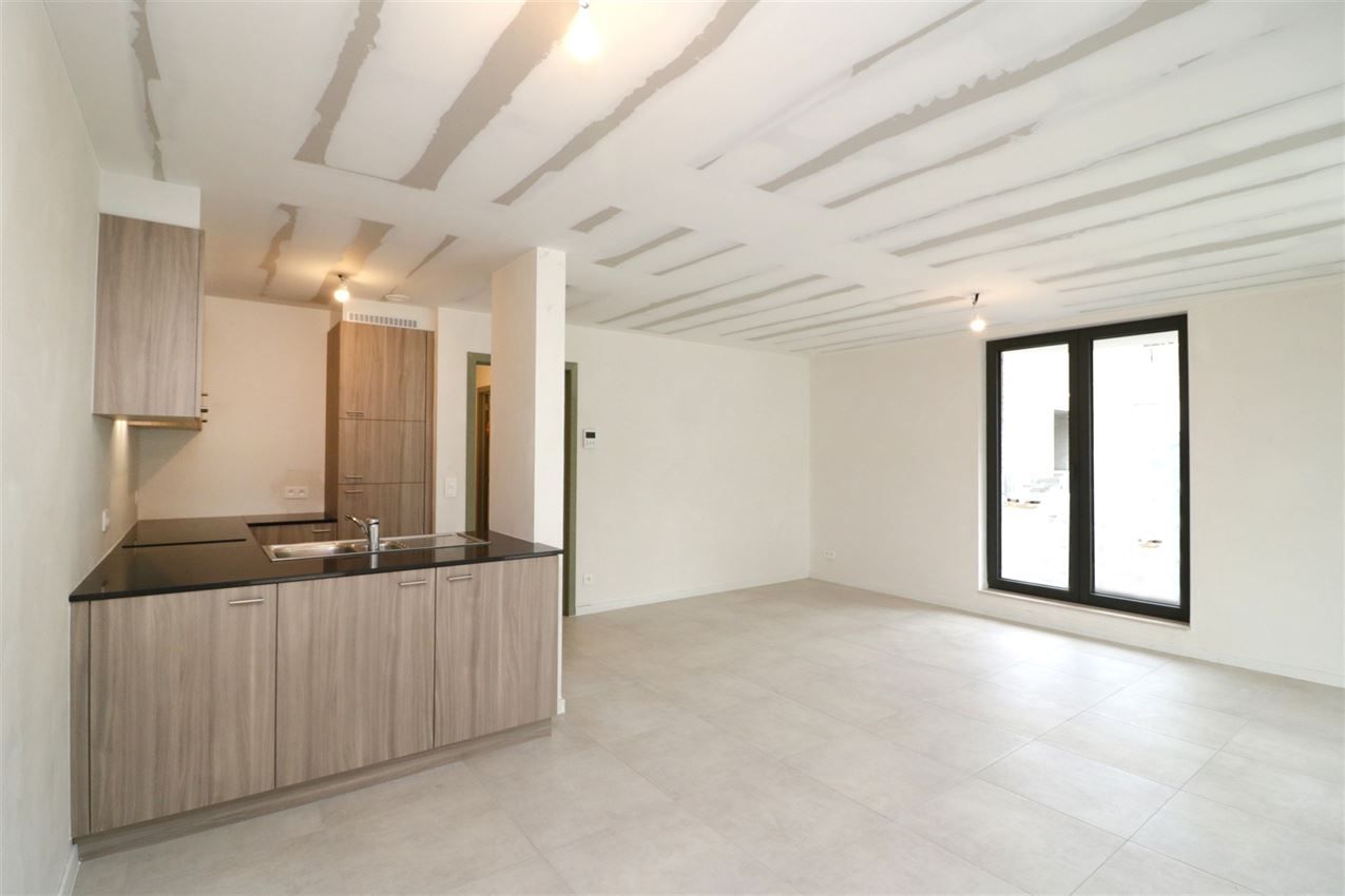 splinternieuw, gelijkvloers, ruim terras, 2 slpk foto 5