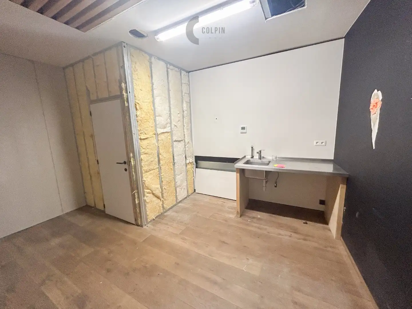 Instapklaar handelspand op topligging in hartje Knokke-Heist, nabij de zeedijk en het Heldenplein. foto 11