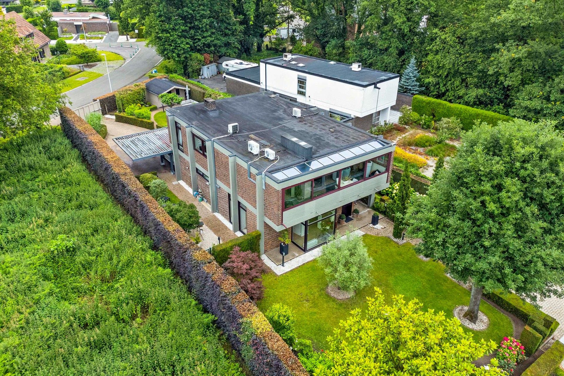 UNIEKE, TIJDLOZE ARCHITECTURALE VILLA MET KANTOOR-/ PRAKTIJKRUIMTE OP TOPLOCATIE IN HASSELT foto 4