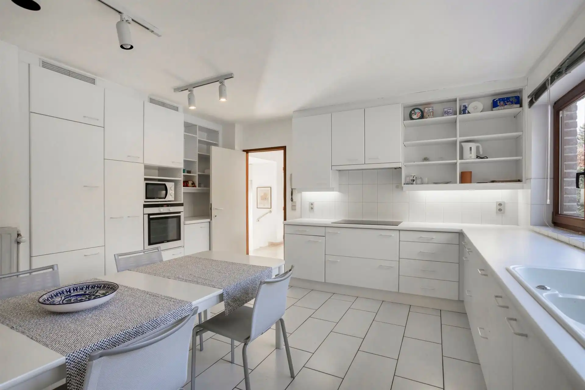 Prachtige en ruime villa in Arboretum wijk foto 14