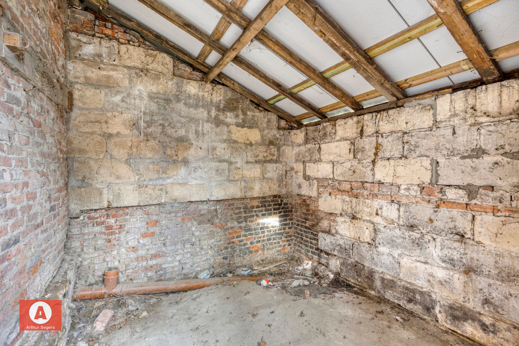 Te renoveren starters-woning of project  foto 21