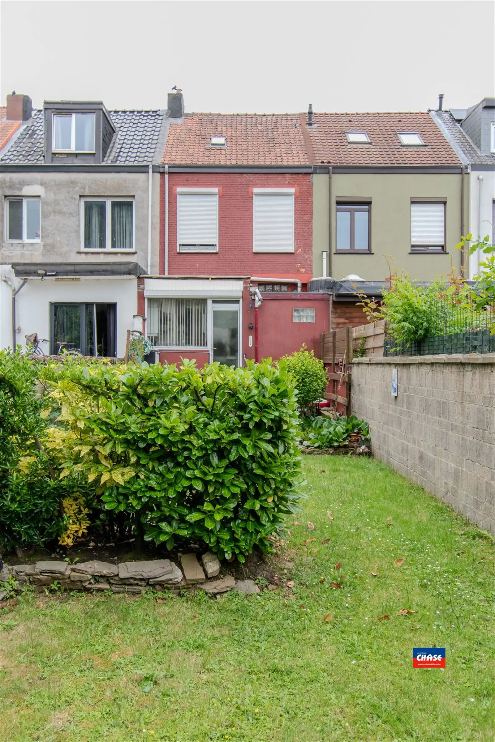 Ruime woning met aparte garagebox foto 2
