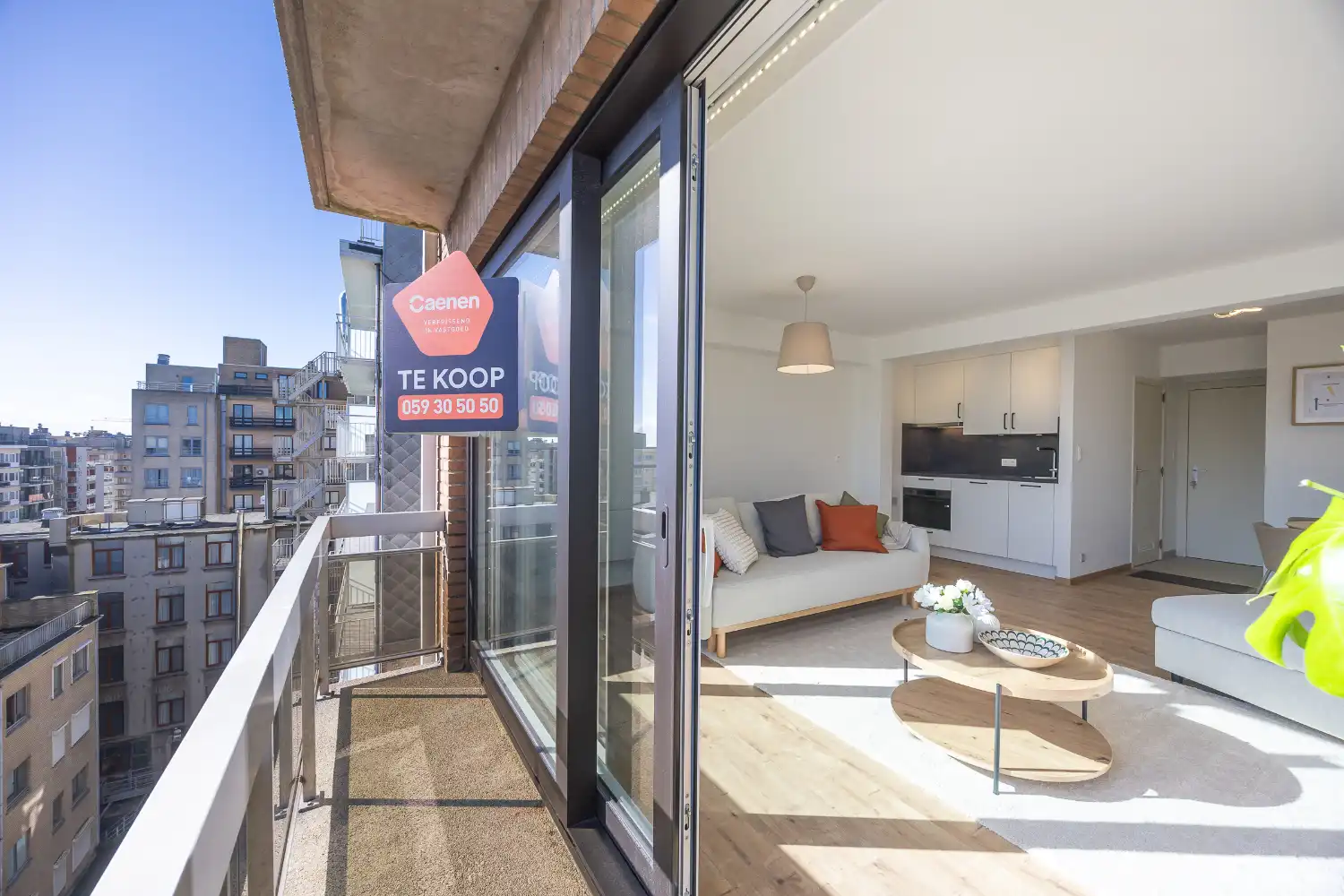 Lichtrijke studio met zuidgericht terras op de zeedijk van Middelkerke te koop foto 2