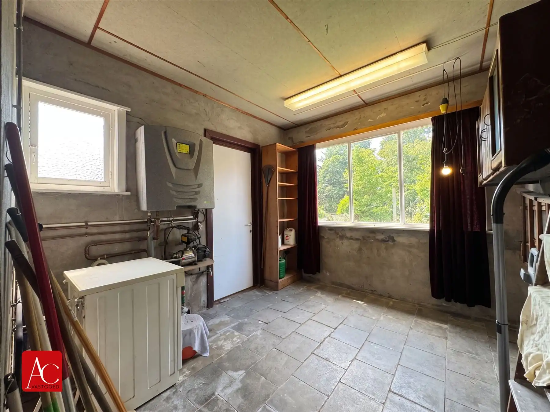 Goed gelegen woning met tuin ter renovatie foto 8