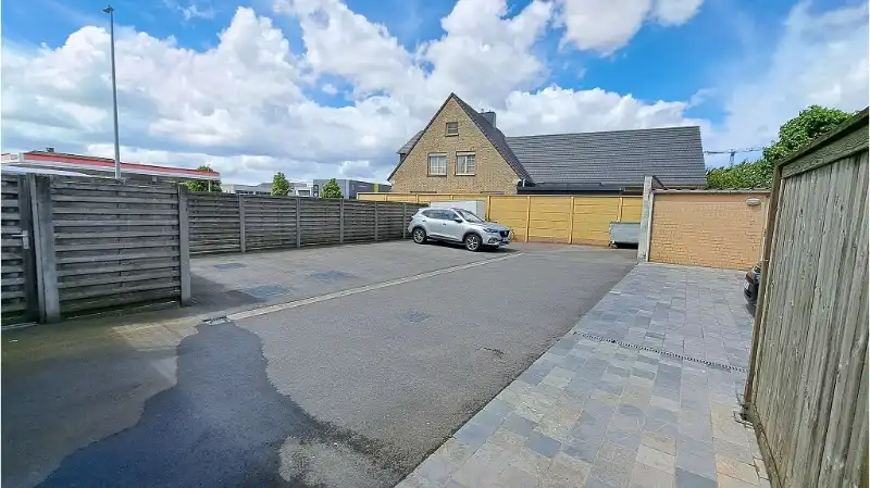 lichtrijk 2-slaapkamerappartement met TERRAS + AUTOSTANDPLAATS te huur in Torhout foto 12
