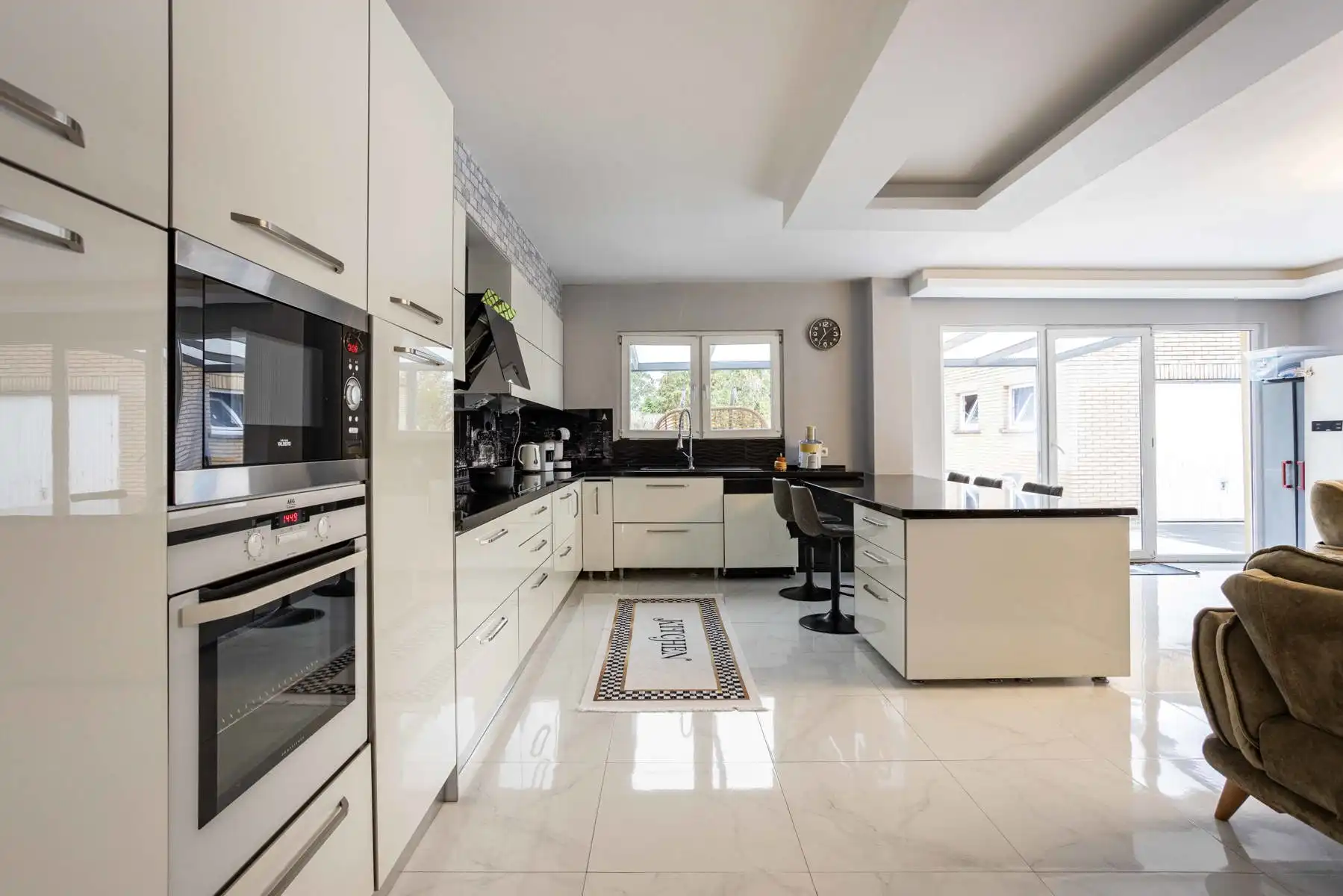 Instapklare HOB met 4 slaapkamers en tuin! foto 8