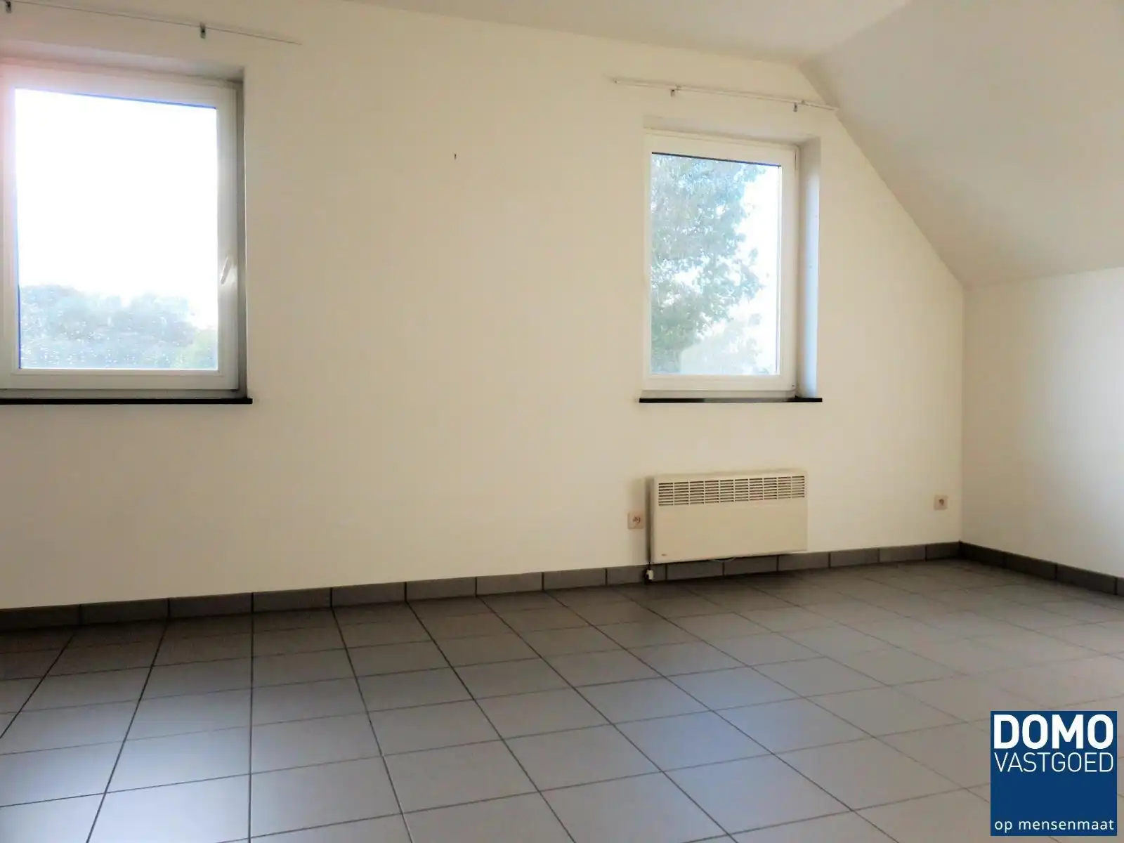 Ruim duplexappartement met 2 slaapkamers op een centrale ligging in Diepenbeek. foto 5