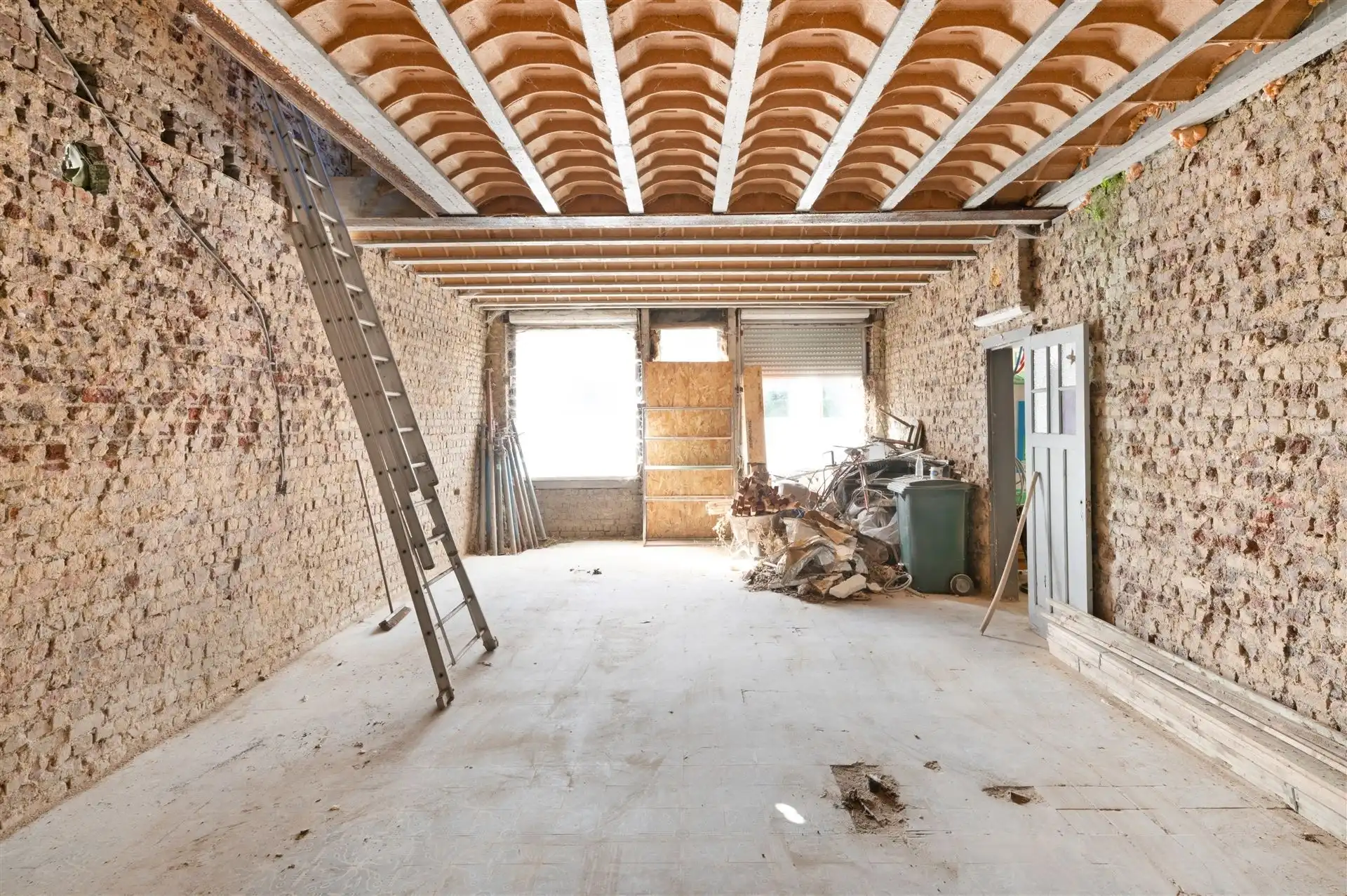 Renovatiepand met veel potentieel in Heurne! foto 5