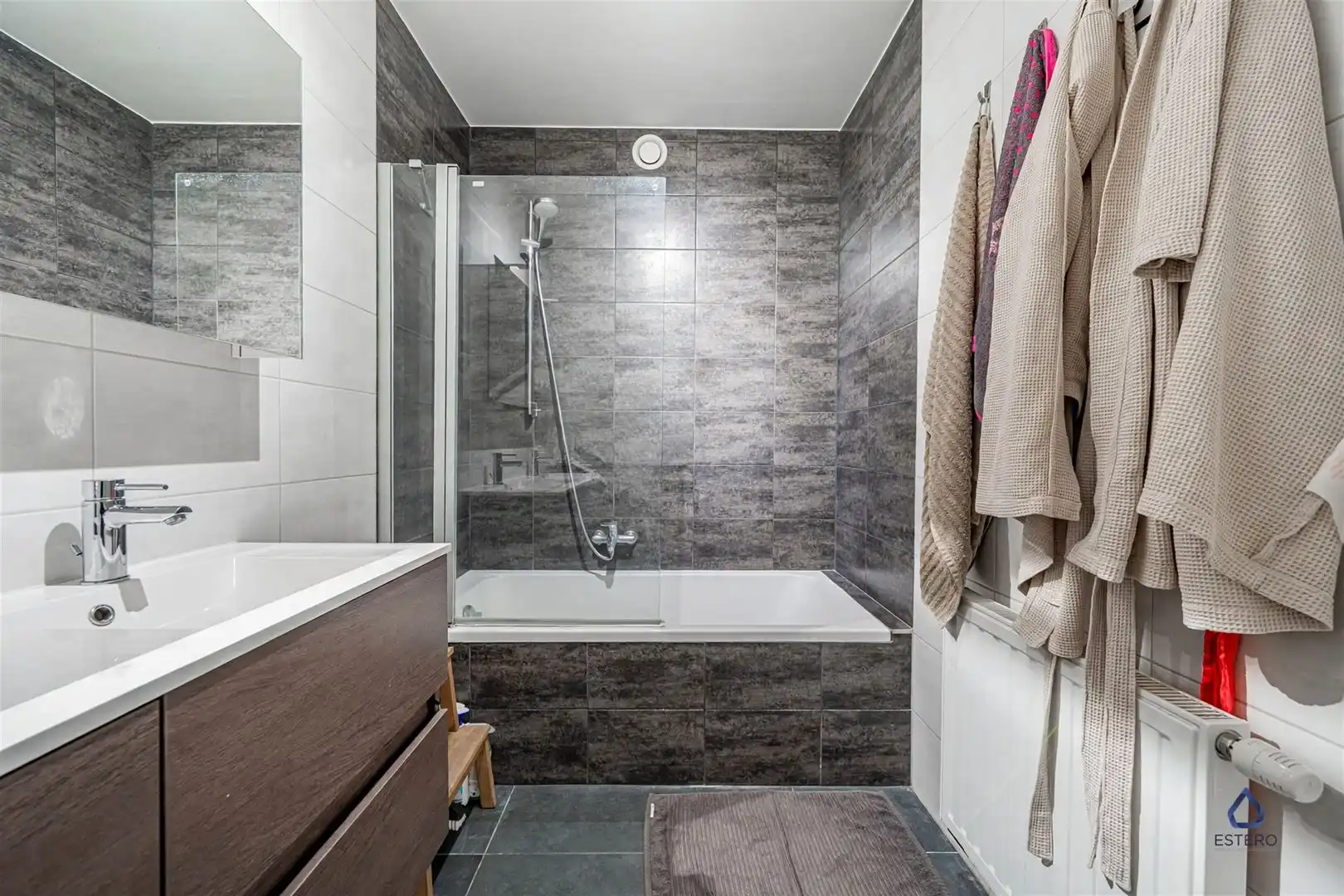 Modern 2-slpk.-appartement met 2 terrassen aan het kanaal foto 12
