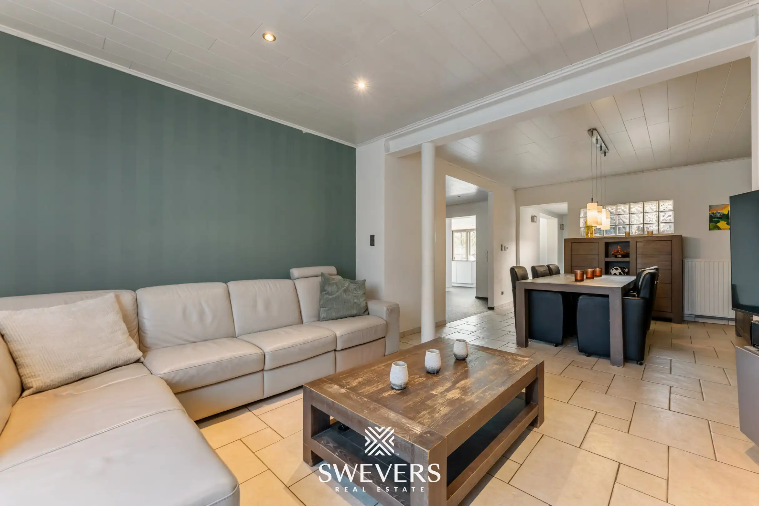 Ruime halfopen woning met zuidoostgerichte tuin en zwembad foto 2