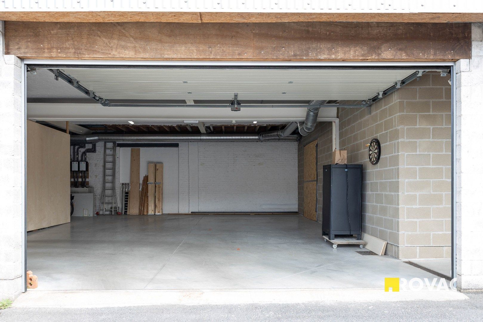 Stijlvolle en instapklare kantoorruimte met binnentuin in centrum Izegem foto 8