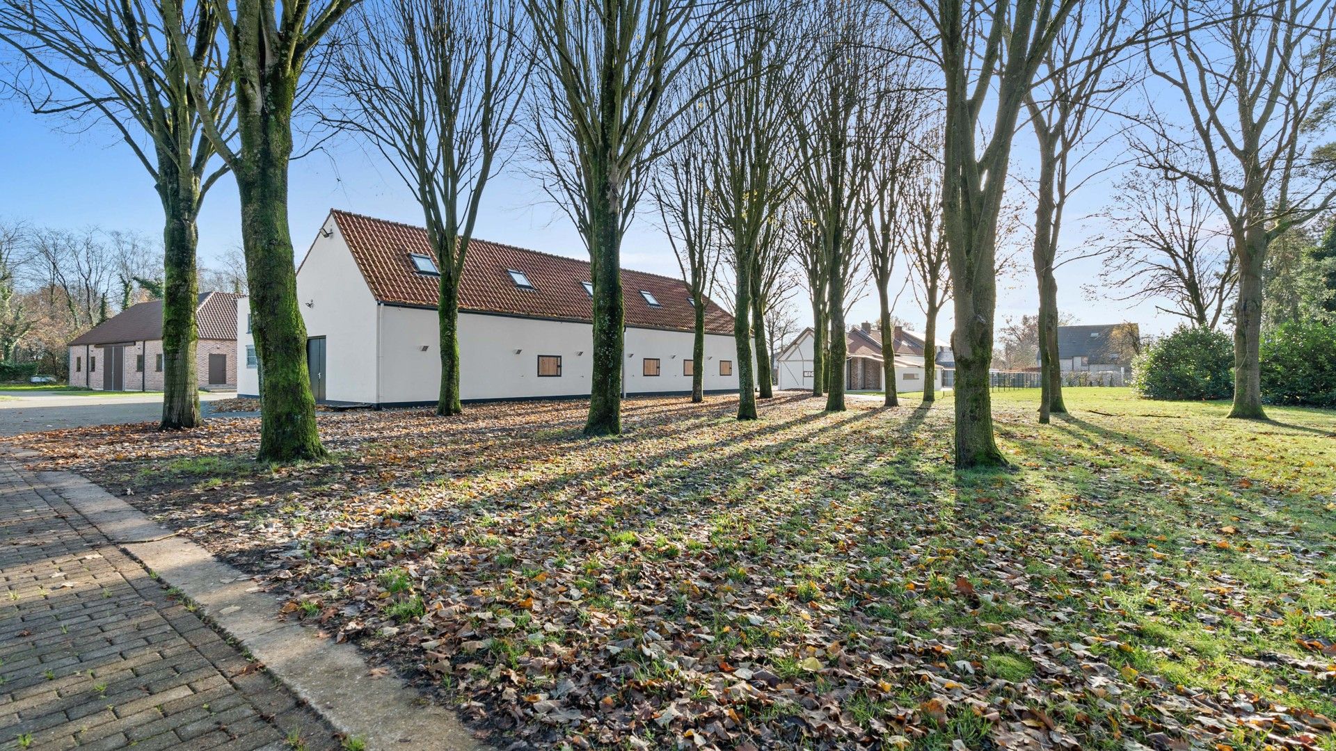 Exclusief landhuis met overdekte piste, buitenpiste en paardenstallen op circa 3 hectare foto 61