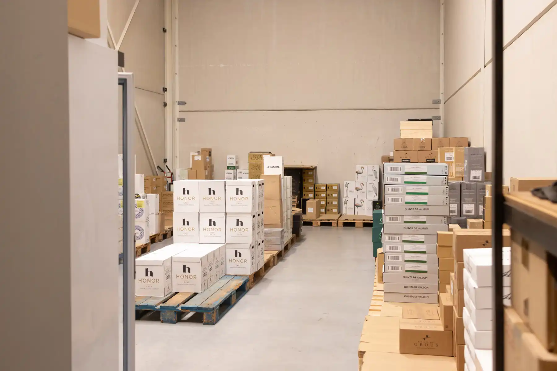 Perfect afgewerkt industriepand met kantoor en loods foto 32