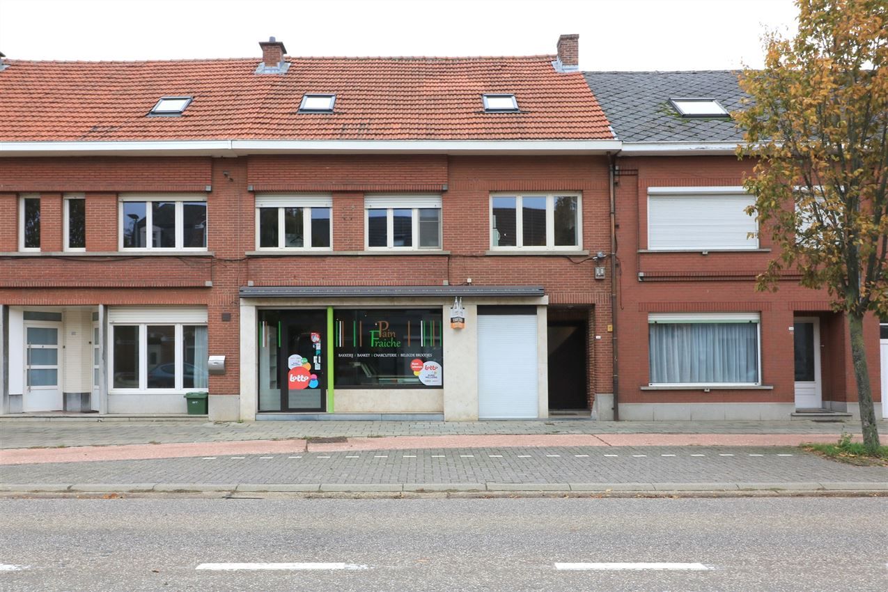 handelszaak met veel mogelijkheden in centrum foto {{pictureIndex}}