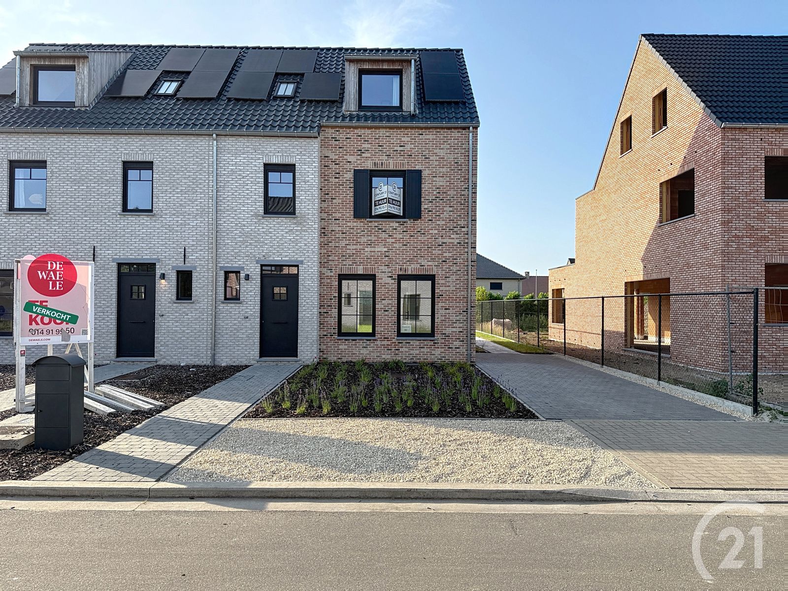 Nieuwbouwwoning te huur in een doodlopende straat !!! foto {{pictureIndex}}