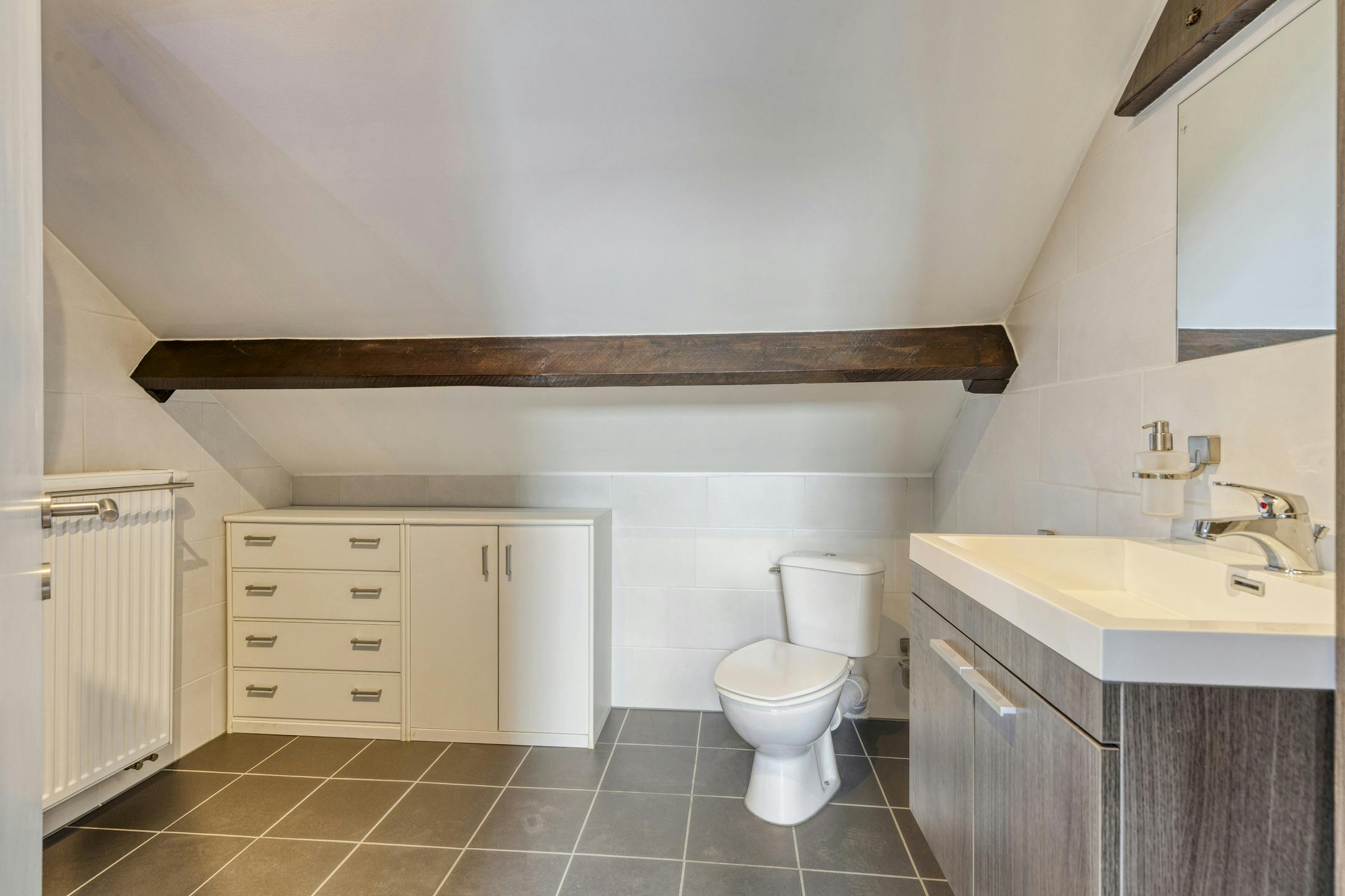 Instapklare woning met 4 slaapkamers in het centrum van Roeselare! foto 15