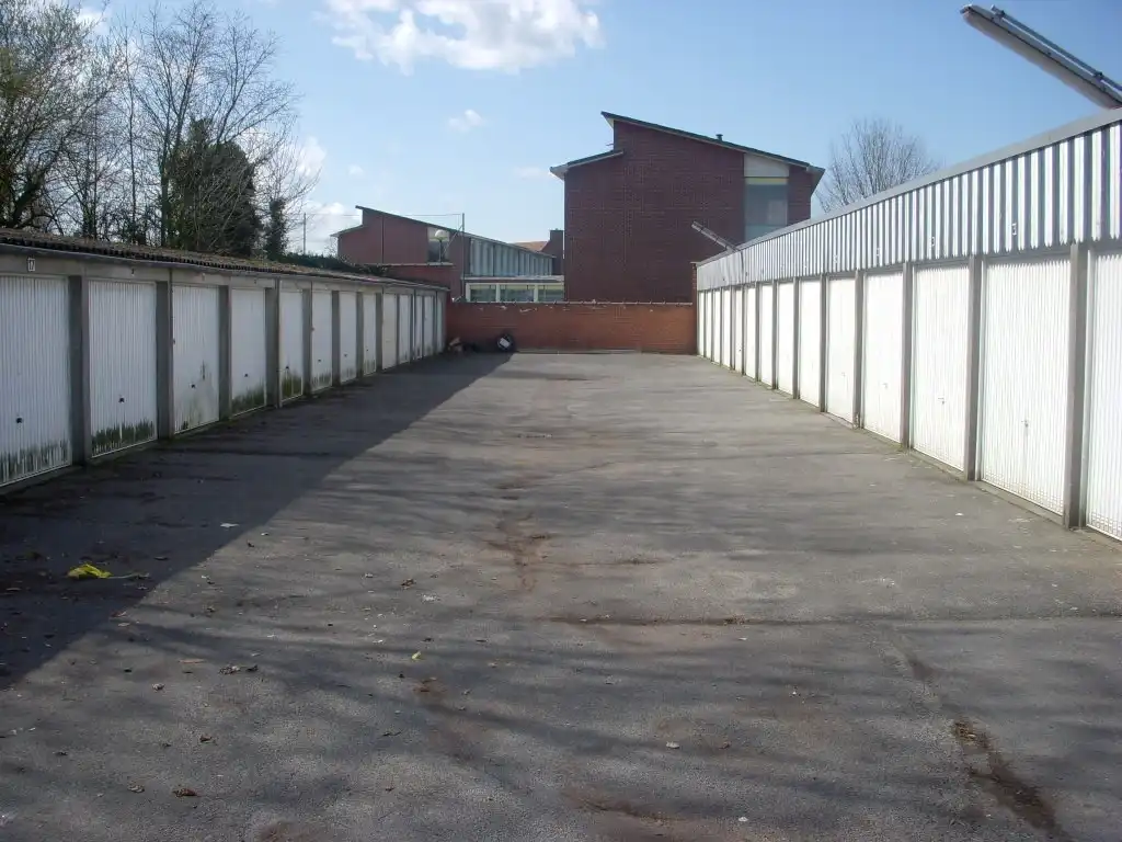 Bovengrondse garagebox in het centrum foto 2