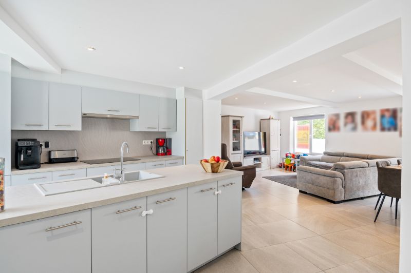Instapklare woning met 4 slaapkamers en zonnige tuin foto 11