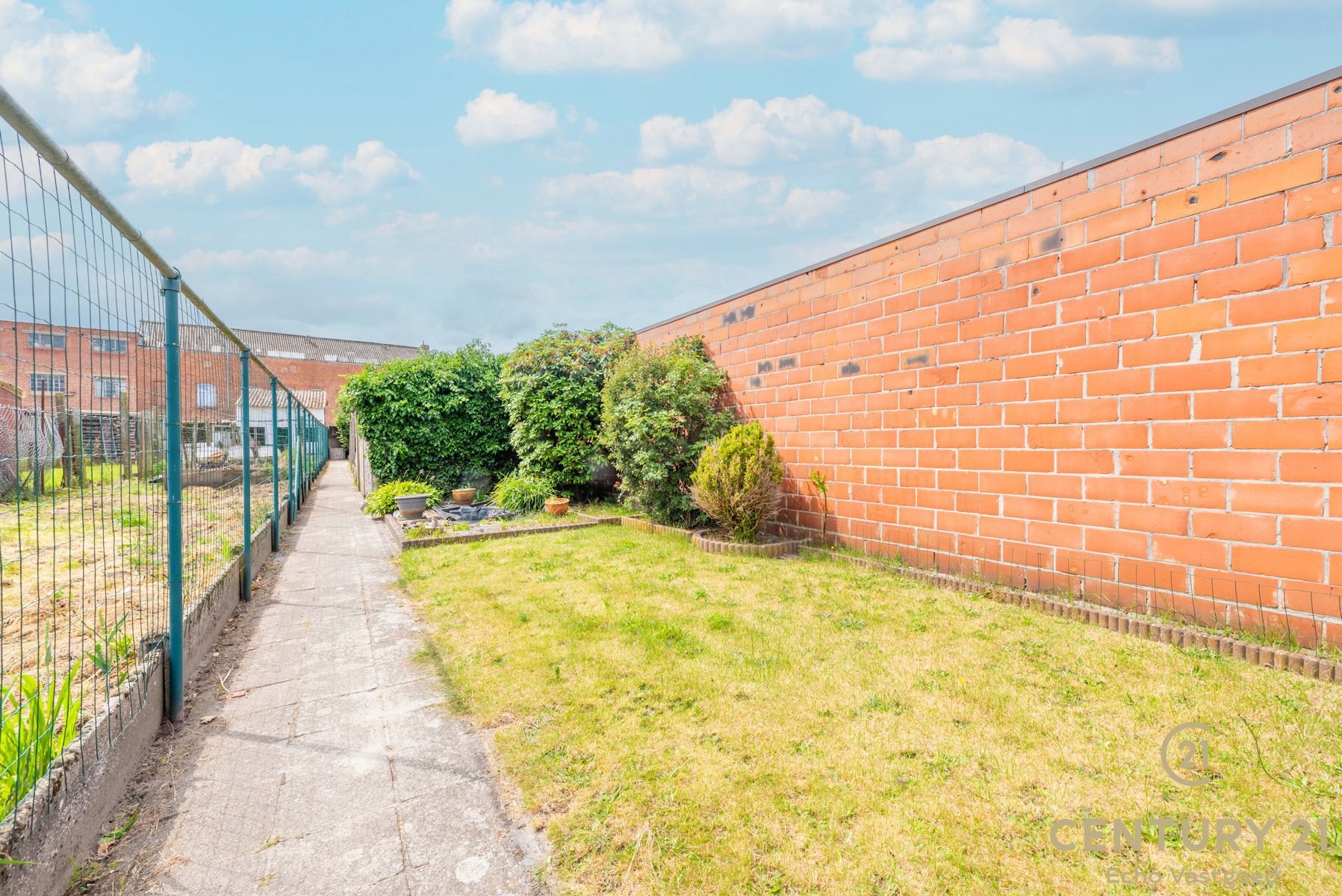 Gerenoveerde, energiezuinige woning met grote tuin én garage foto 16