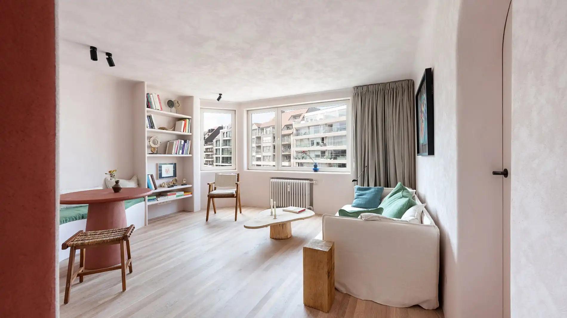 Luxueus gerenoveerd appartement met ZEEzicht, gelegen op het Driehoeksplein. foto 3