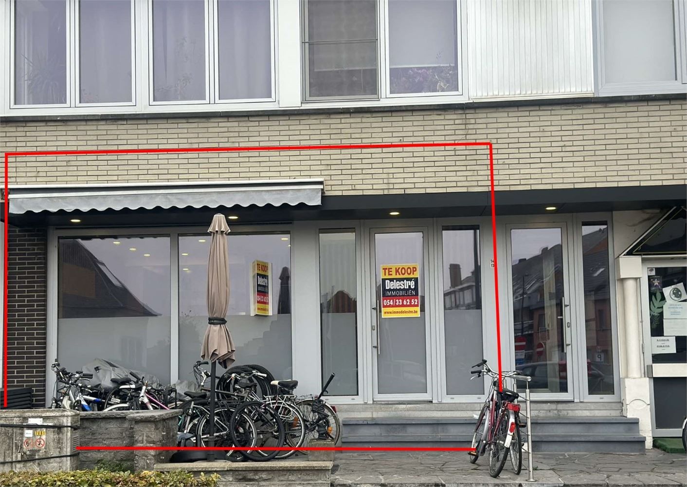 COMPLEET VERNIEUWD EN INSTAPKLAAR COMMERCIEEL GELIJKVLOERS foto 25