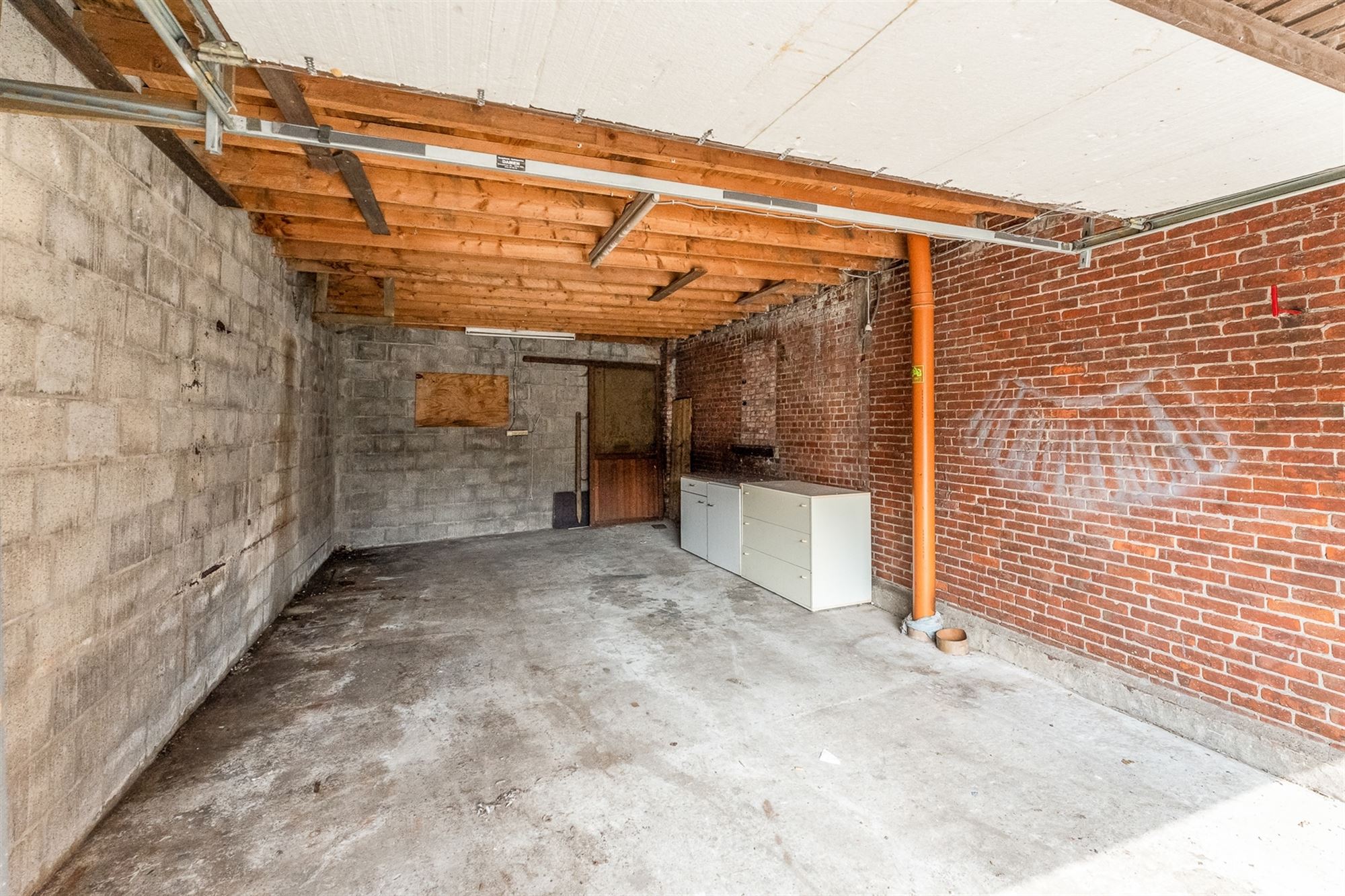 DEELS GERENOVEERDE WONING OP CENTRALE LIGGING foto 24