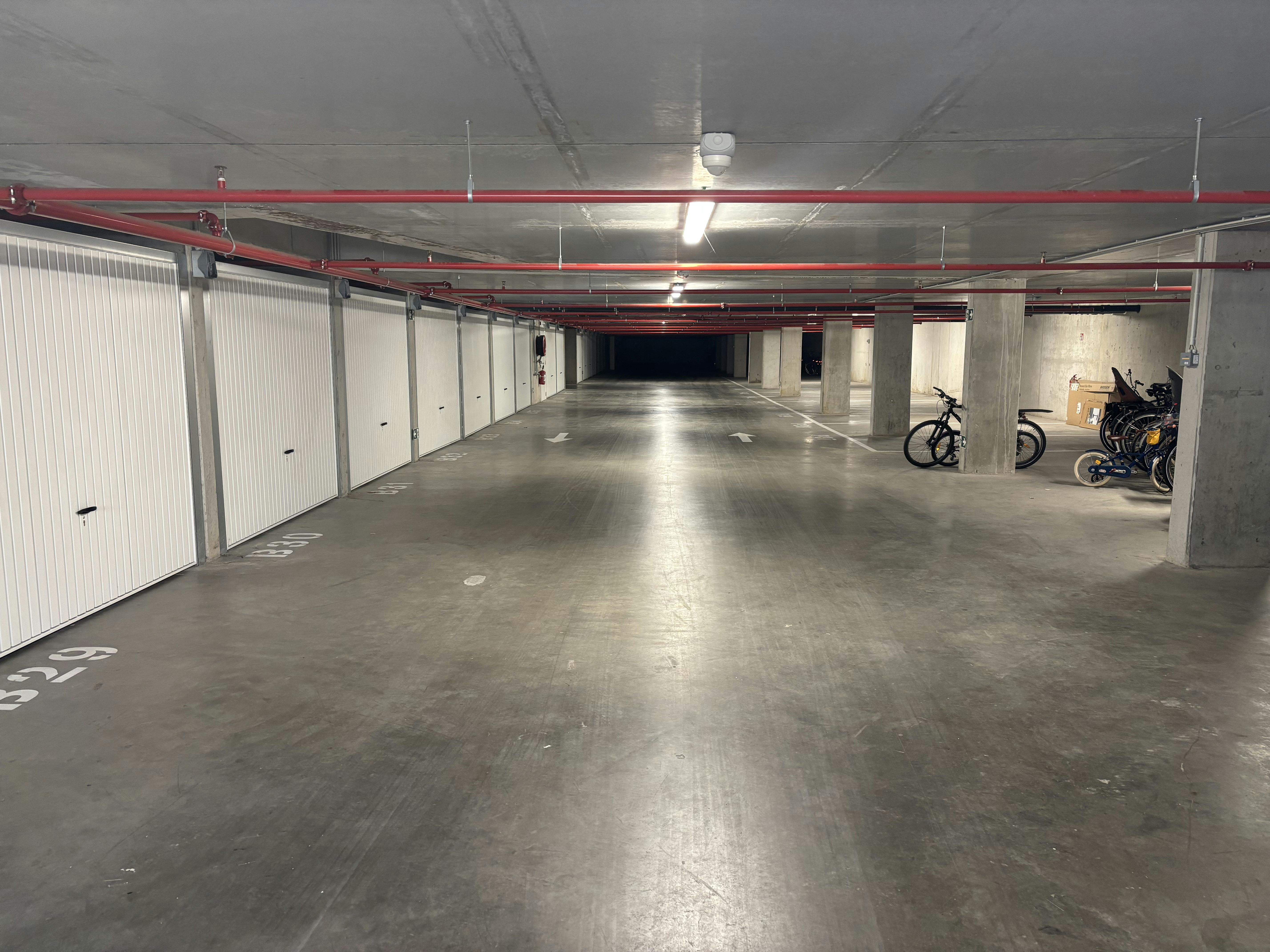 Ruime garagebox in de residentie West Bay! foto 3