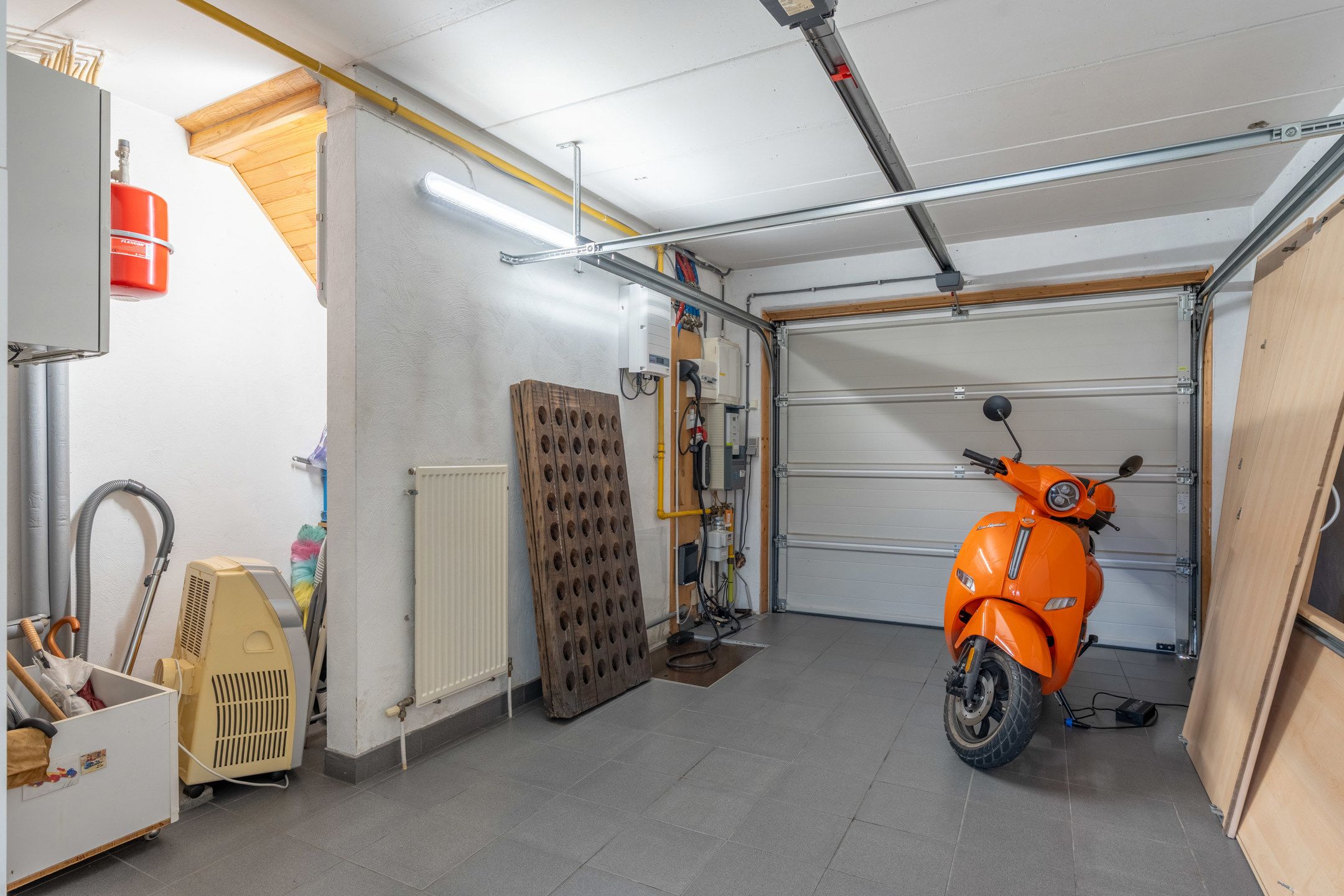 Ruime gezinswoning met 4 slpk's, tuin en garage te Turnhout. foto 12