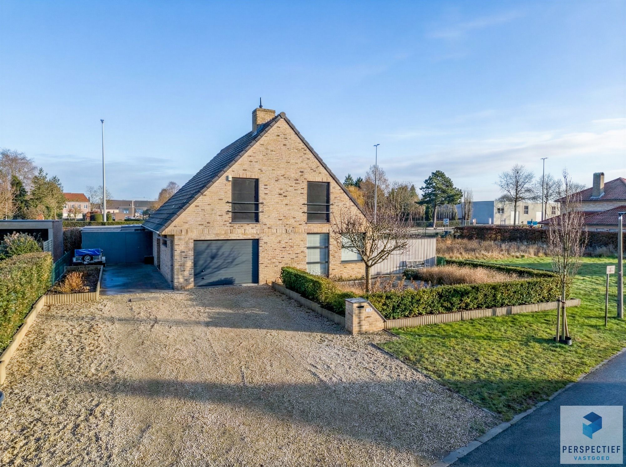 Centraal gelegen instapklare woning op 734 m² met mooie tuin foto {{pictureIndex}}